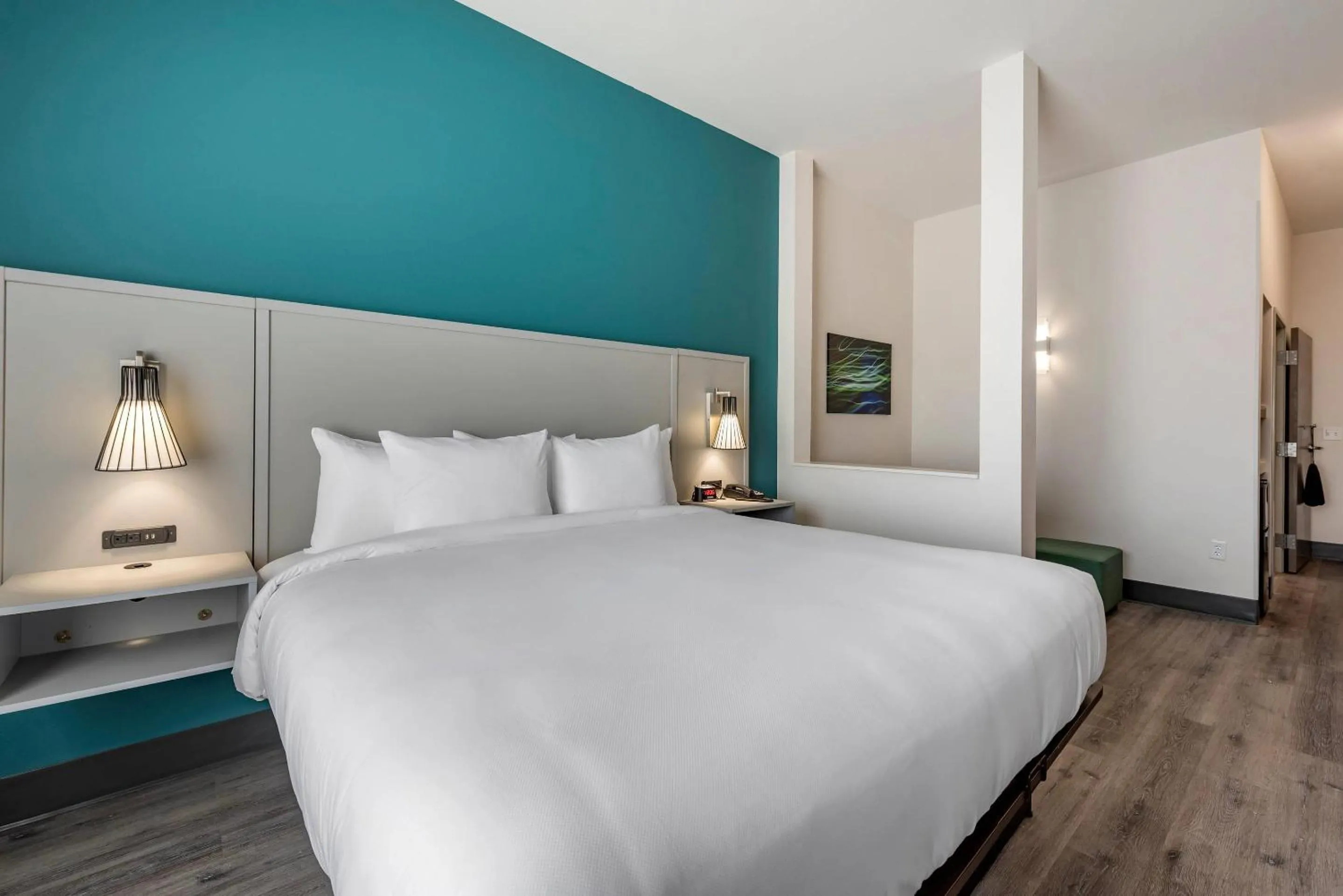 Bedroom, Bed in Comfort Suites Colorado Springs East - Medical Center Area