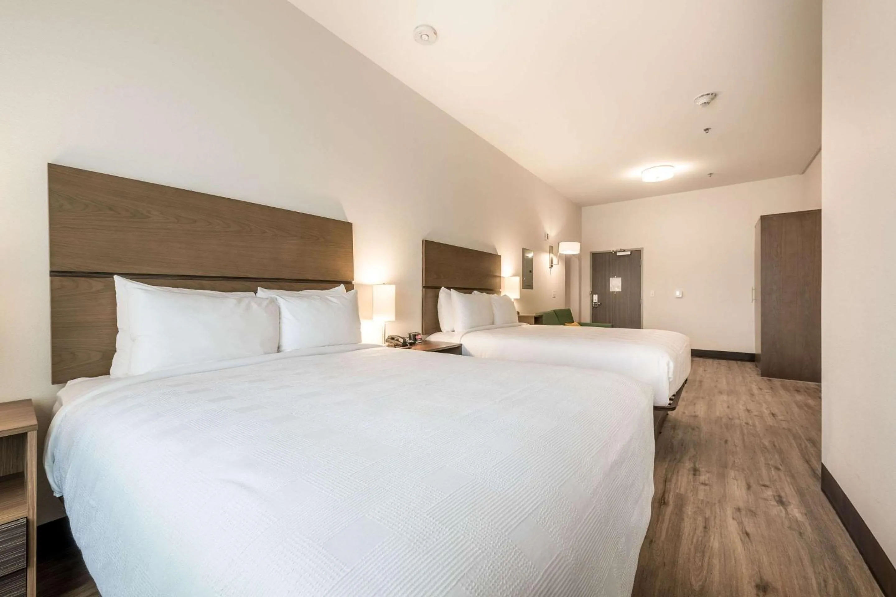 Bedroom, Bed in MainStay Suites Colorado Springs East - Medical Center Area