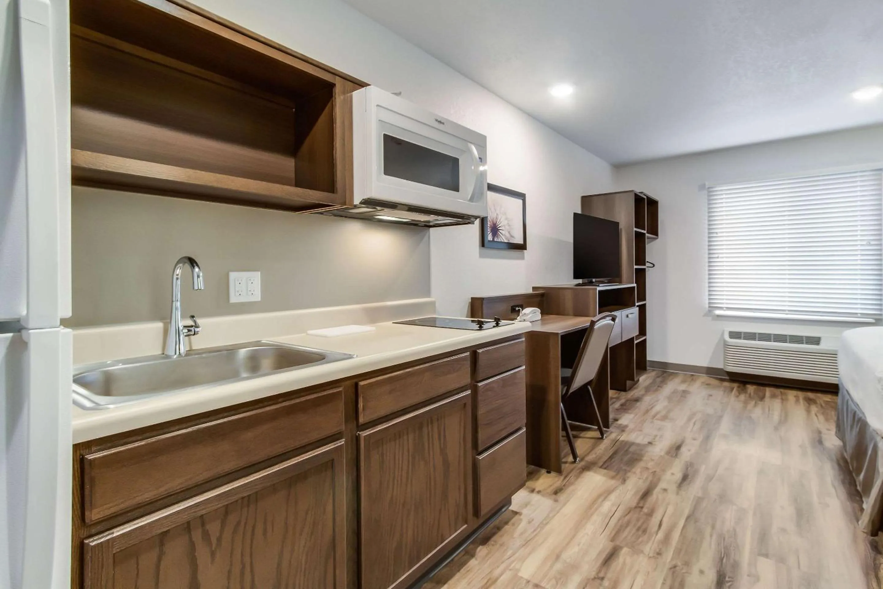 Bedroom in WoodSpring Suites Harrisburg Linglestown