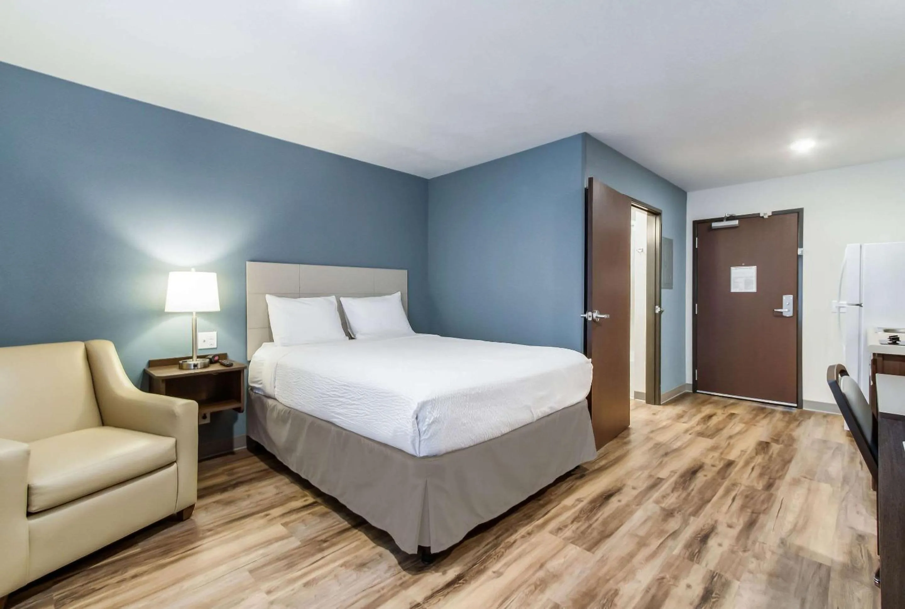 Bedroom, Bed in WoodSpring Suites Harrisburg Linglestown