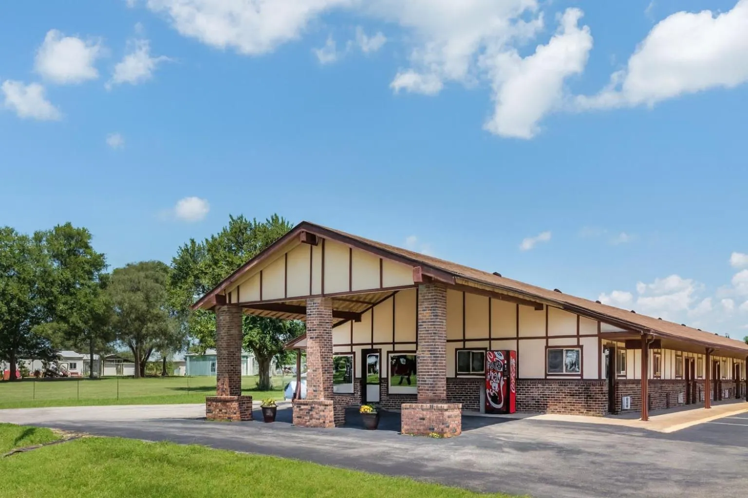 Property building in Americas Best Value Inn Chanute