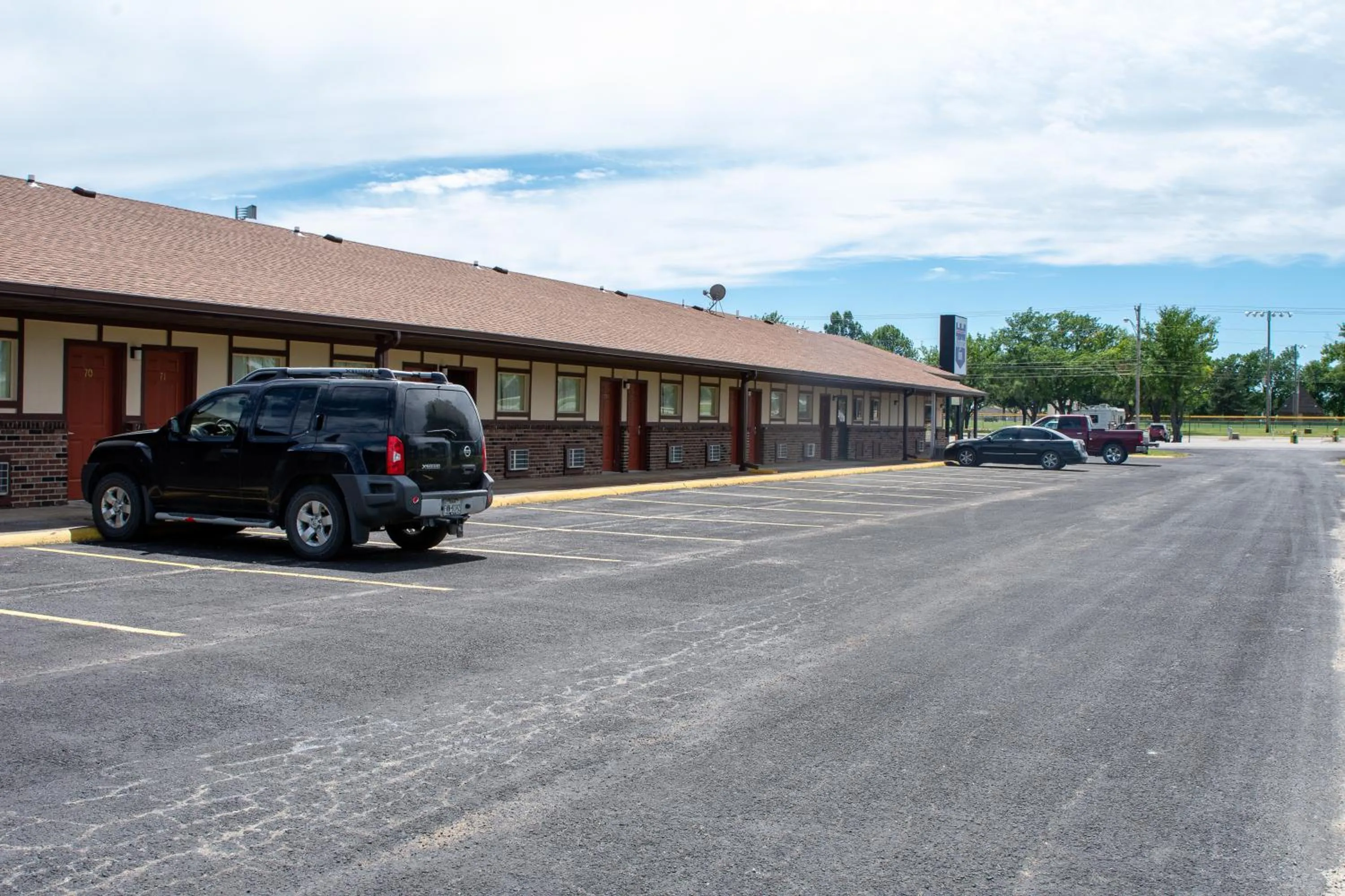 Property building in Americas Best Value Inn Chanute
