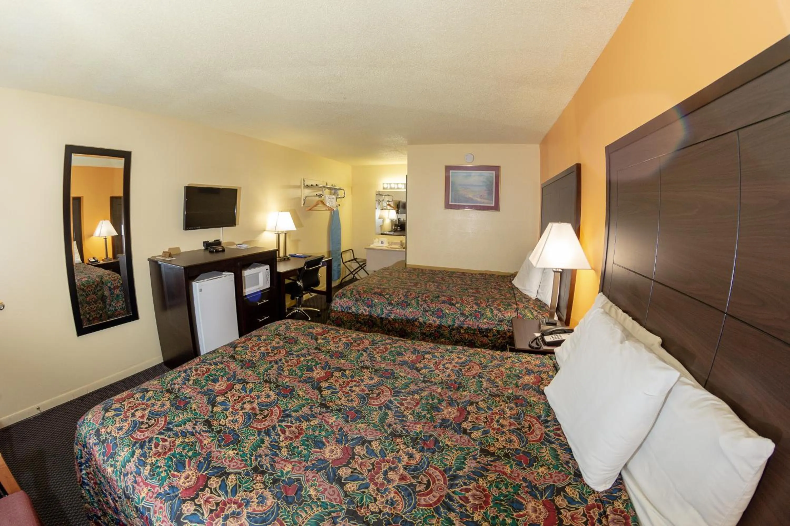 Bed in Americas Best Value Inn Chanute