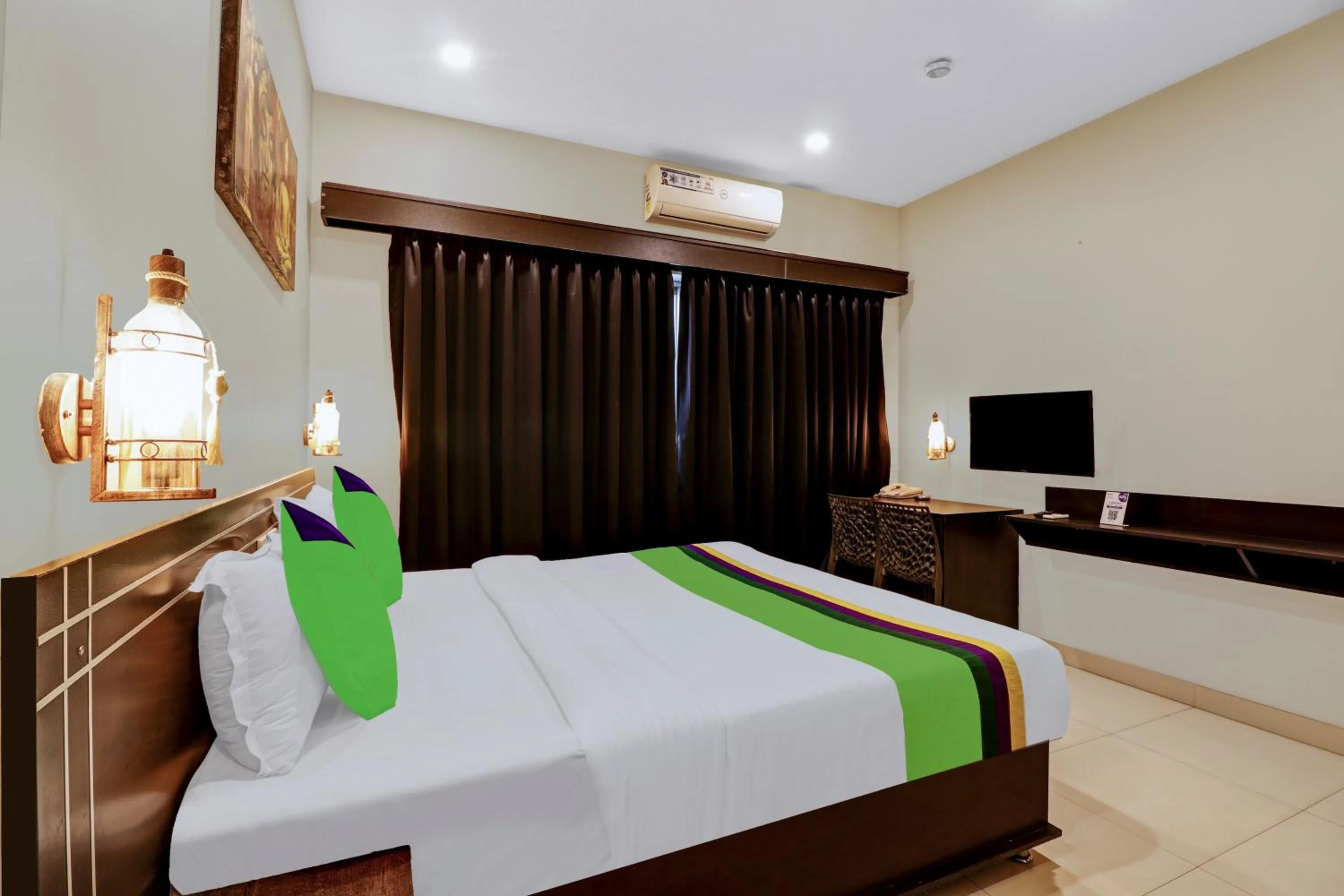 Bedroom, Bed in Treebo Blueberry Inn