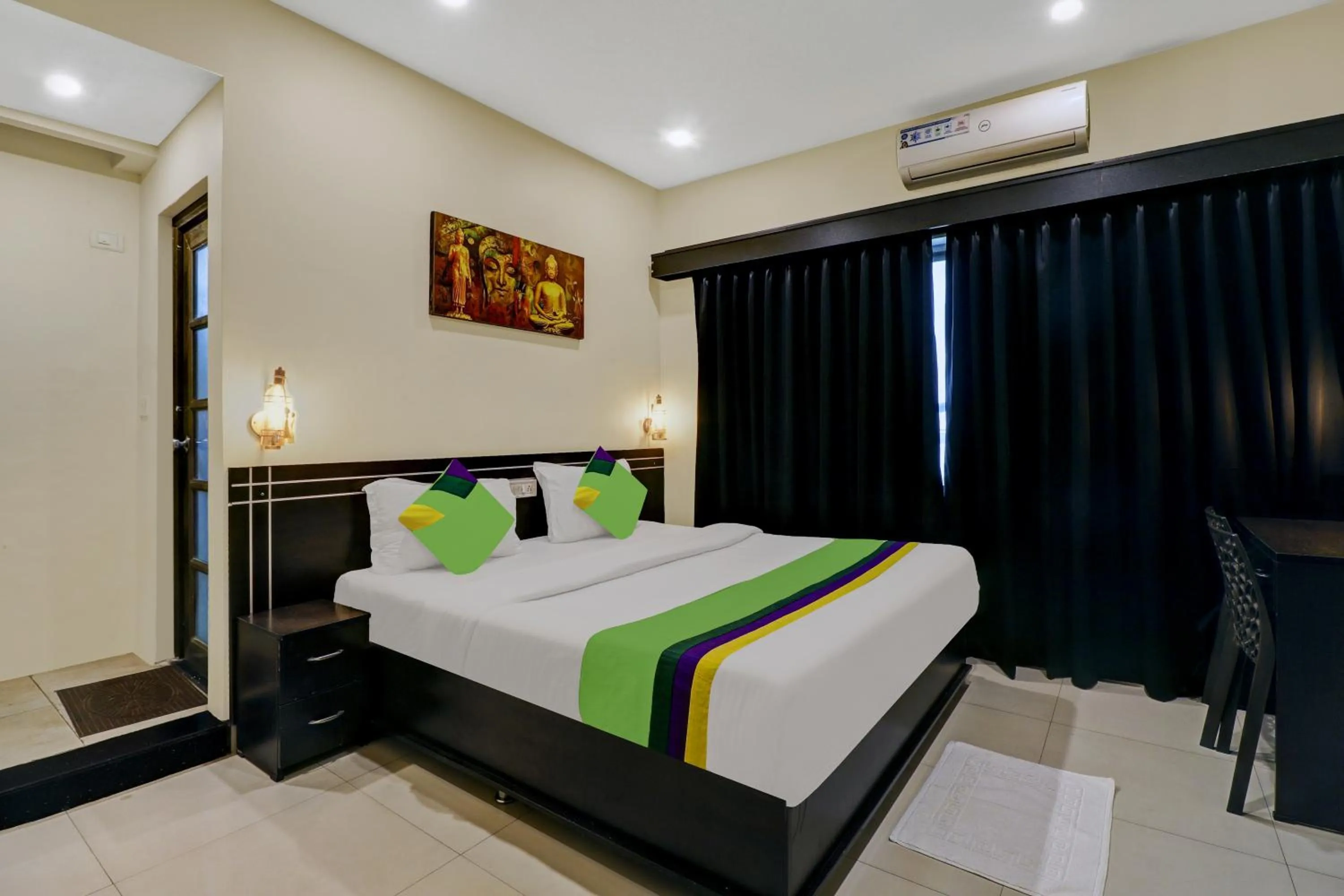 Photo of the whole room, Bed in Treebo Blueberry Inn