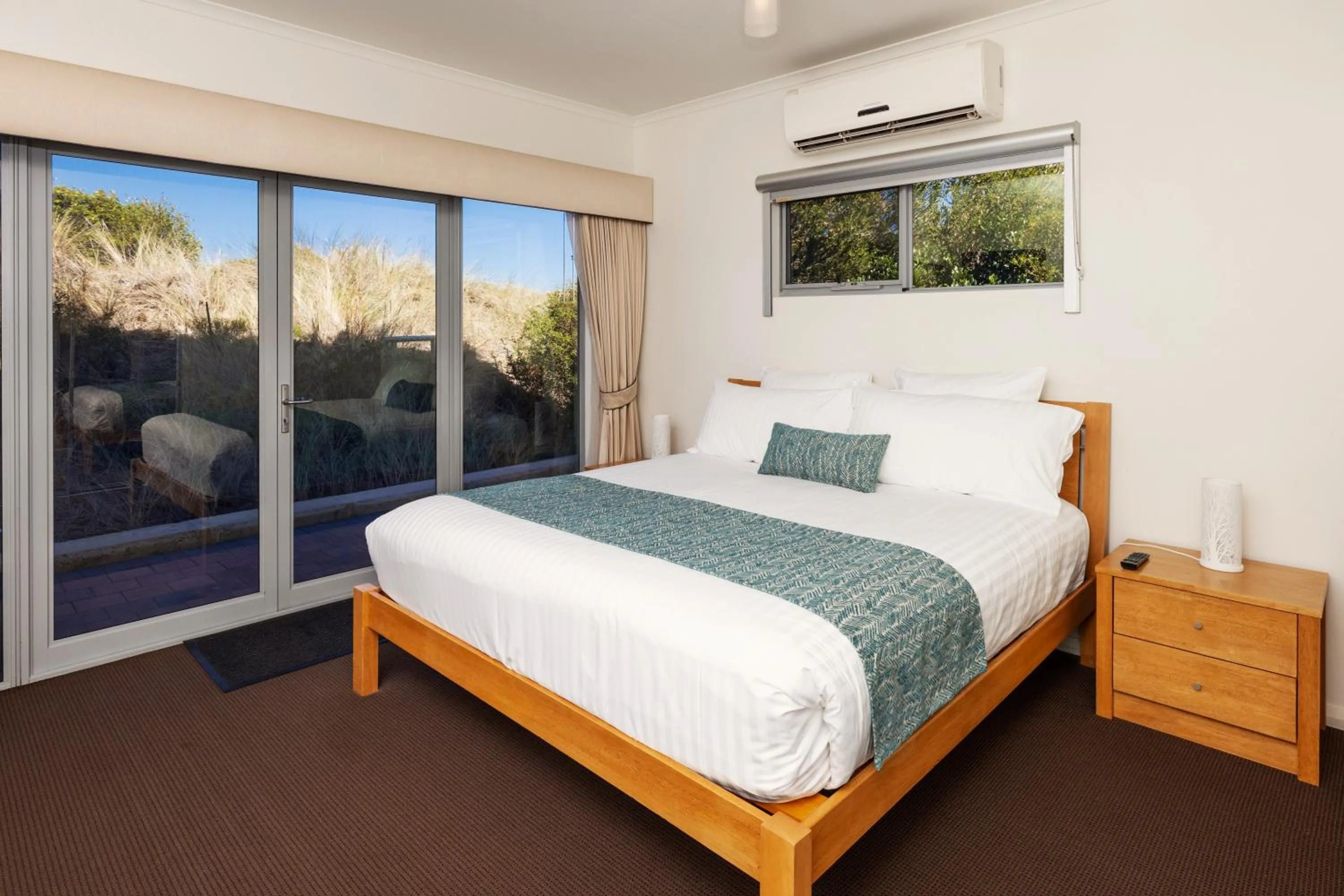 Patio, Bed in BIG4 Middleton Beach Holiday Park