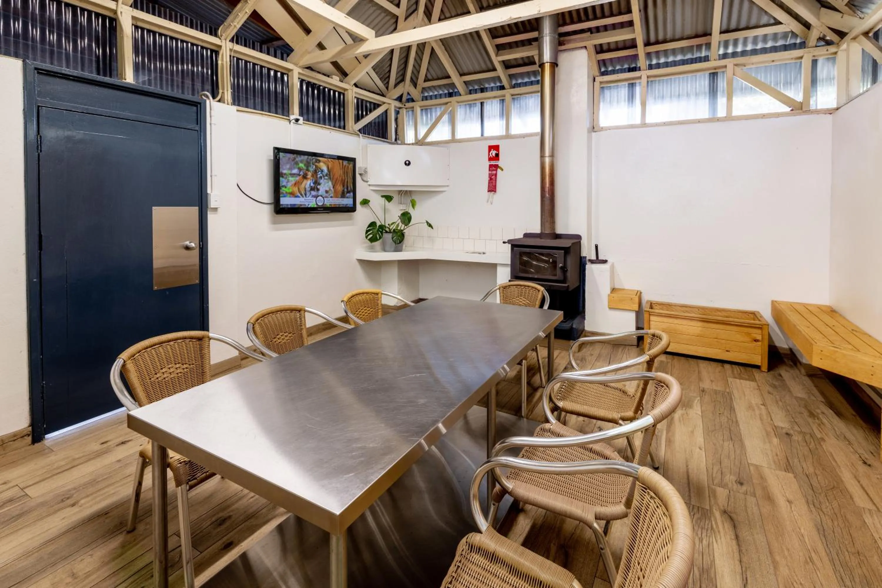 Communal lounge/ TV room in BIG4 Middleton Beach Holiday Park