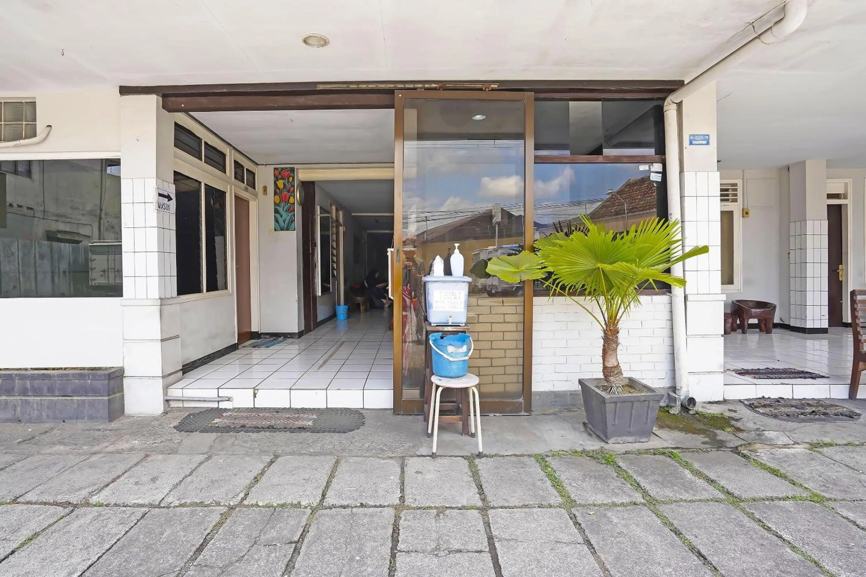 Facade/entrance in Hotel O Anugerah