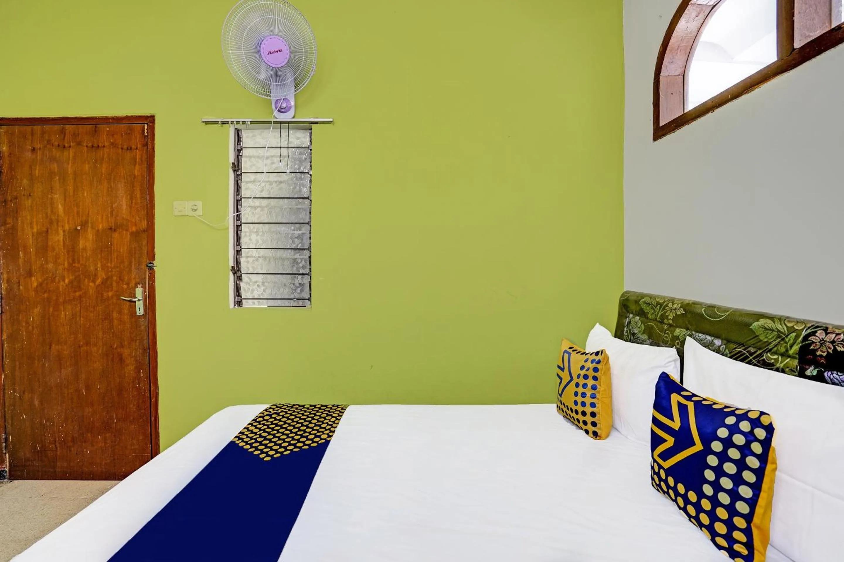 Bedroom, Bed in SPOT ON 91716 Kost Yy Syariah