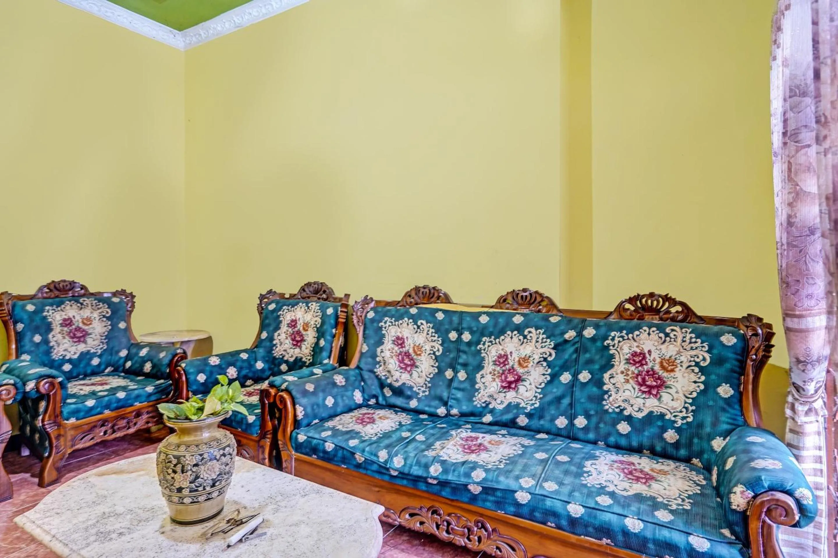 Lobby or reception in SPOT ON 91716 Kost Yy Syariah