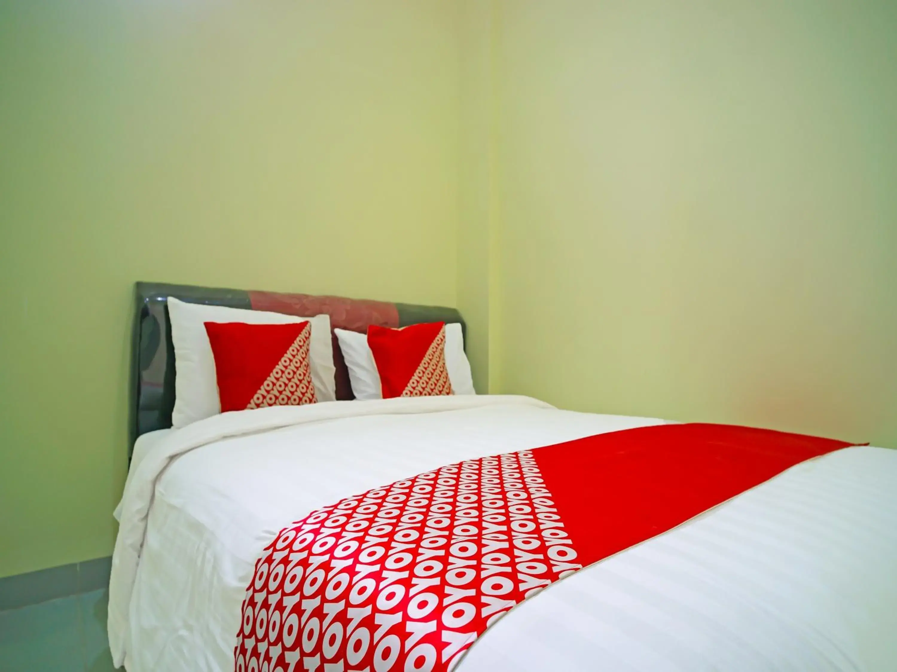 Deluxe Double Room in Hotel O Balige City Near Tugu Juara Monang Deluxe Double Room in Hotel O Balige City Near Tugu Juara Monang