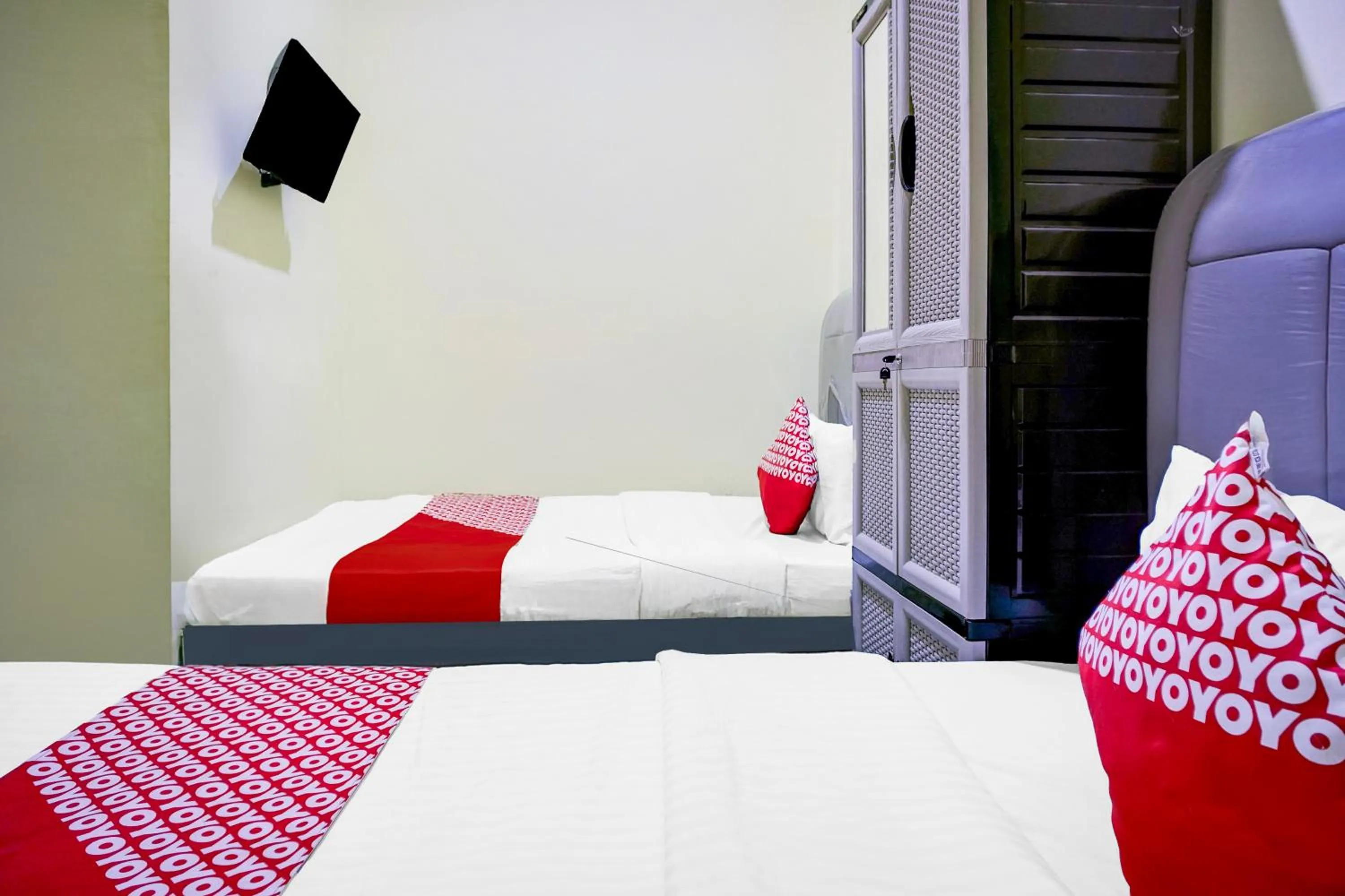 Bedroom, Bed in Hotel O Balige City Near Tugu Juara Monang