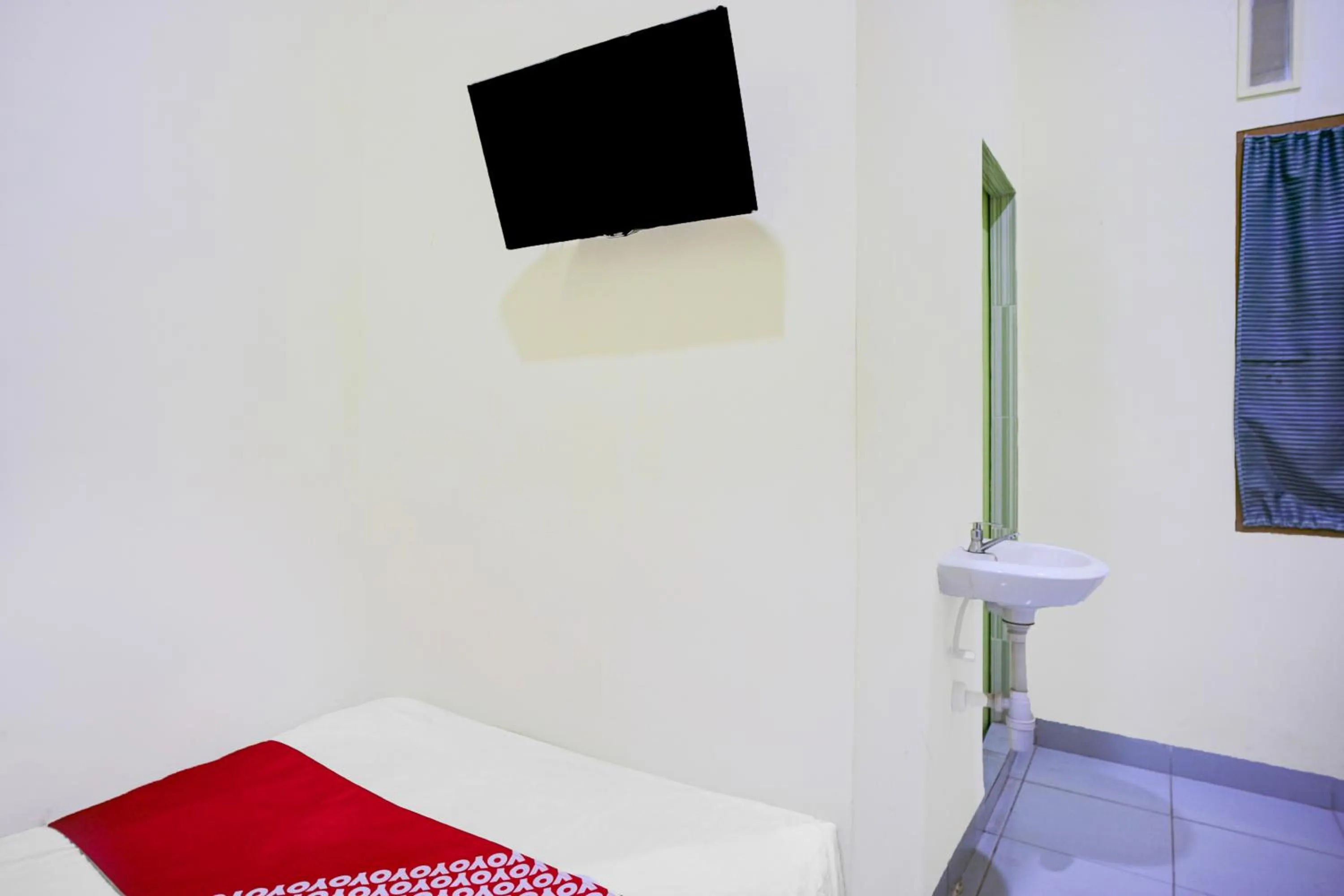 Bedroom in Hotel O Balige City Near Tugu Juara Monang