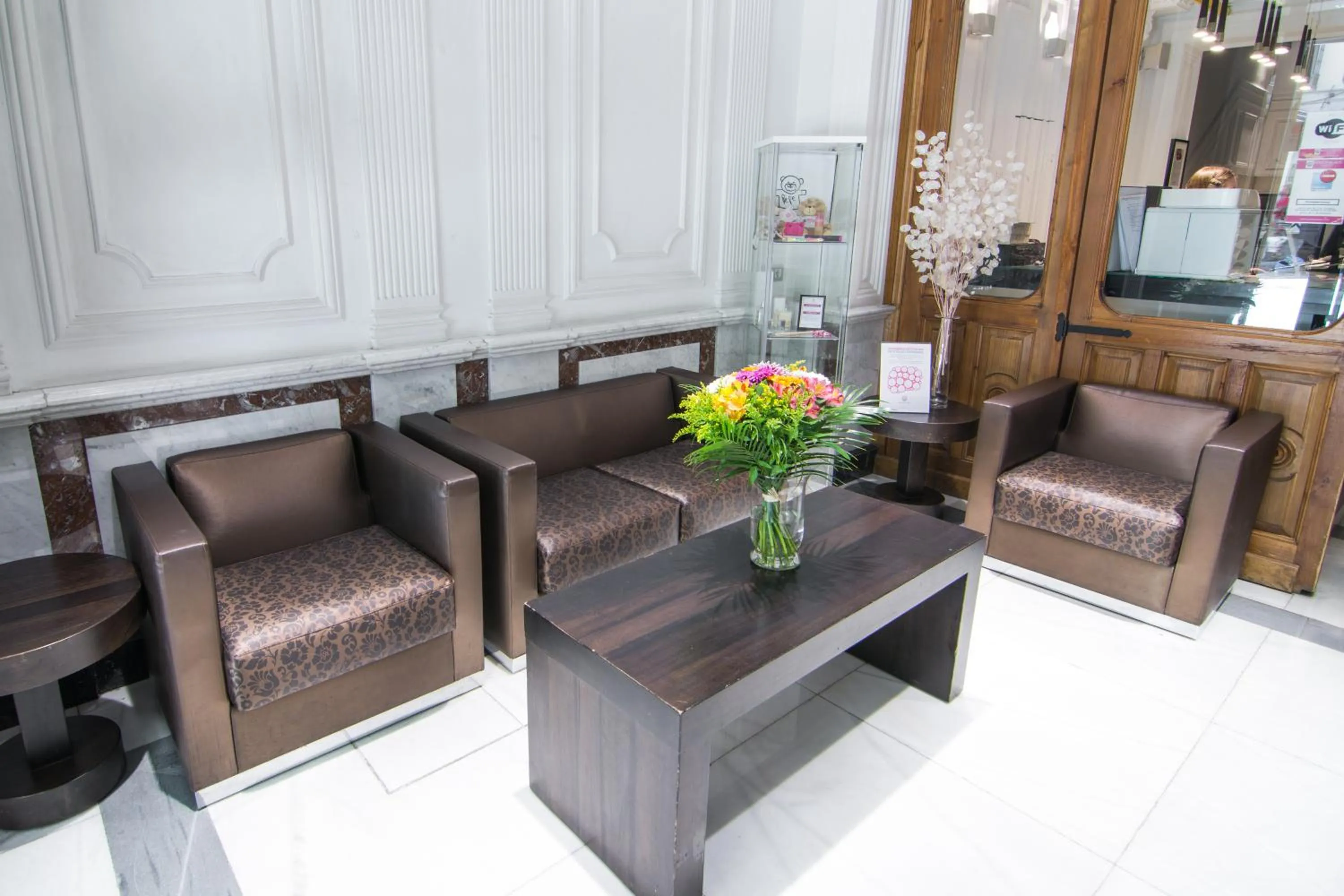 Facade/entrance in Petit Palace Arenal