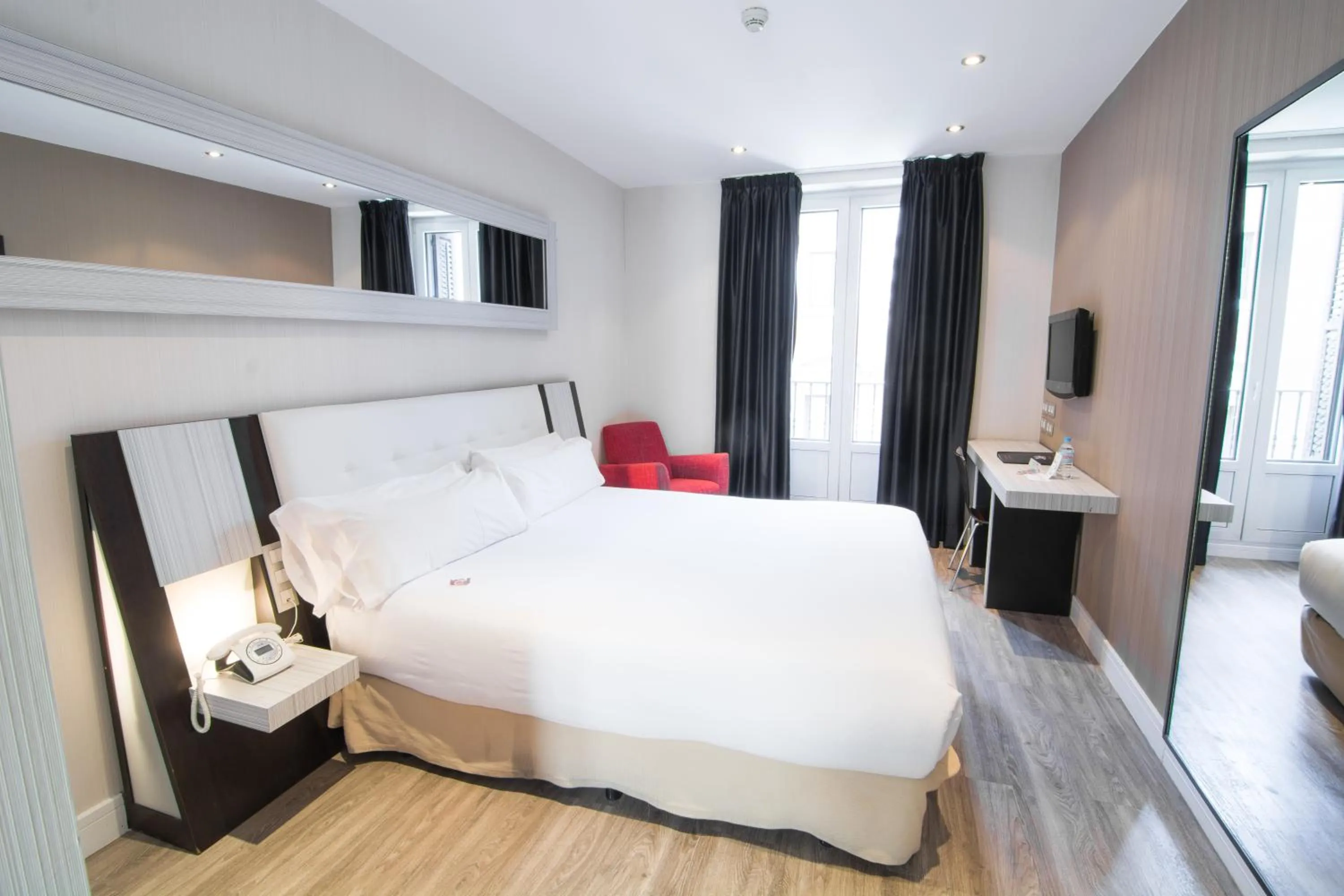 Bedroom, Bed in Petit Palace Arenal