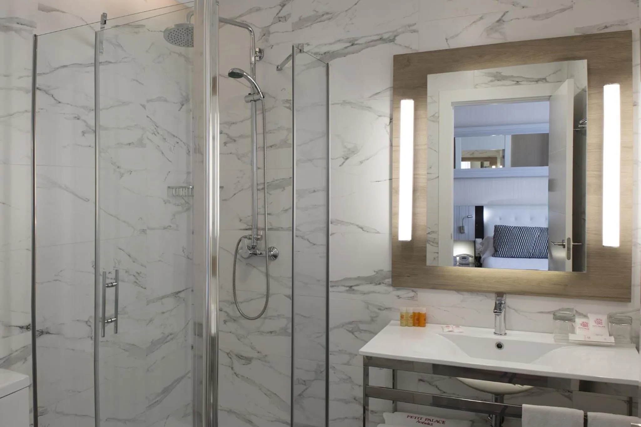 Bathroom in Petit Palace Arenal