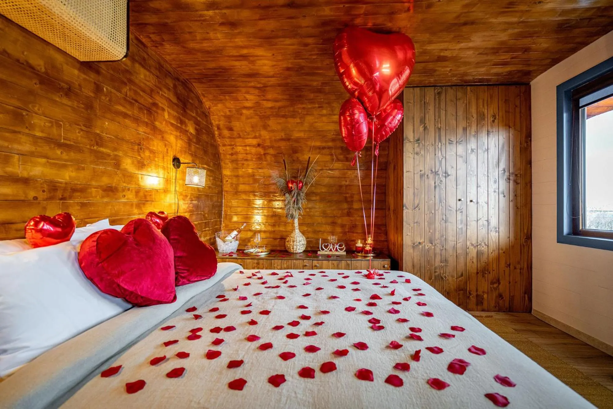 Bed in Razelm Luxury Resort