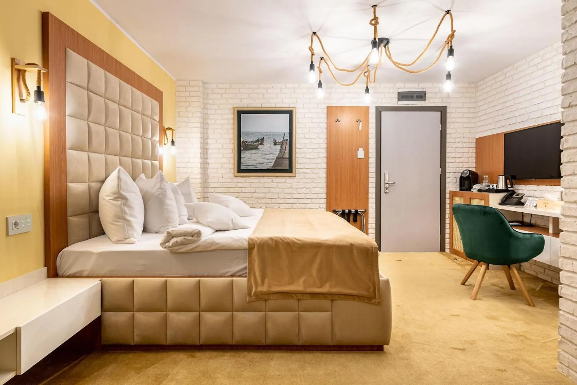 Photo of the whole room, Bed in Razelm Luxury Resort