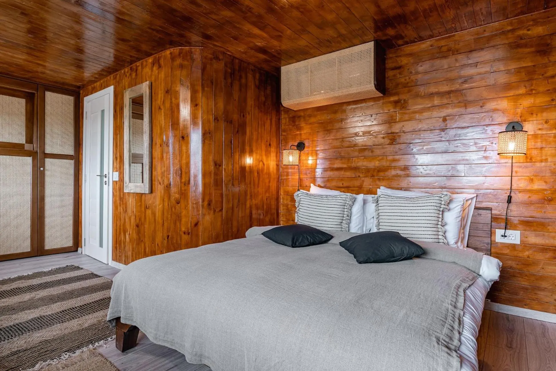 Bed in Razelm Luxury Resort