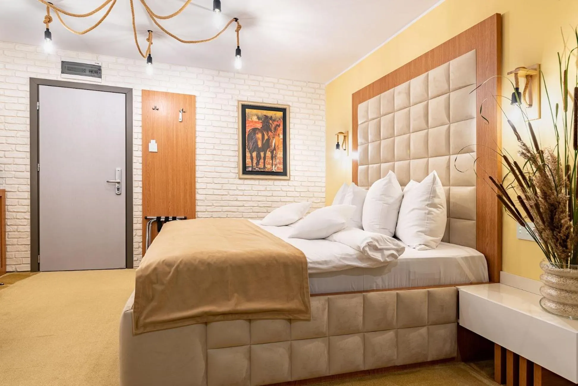 Bed in Razelm Luxury Resort