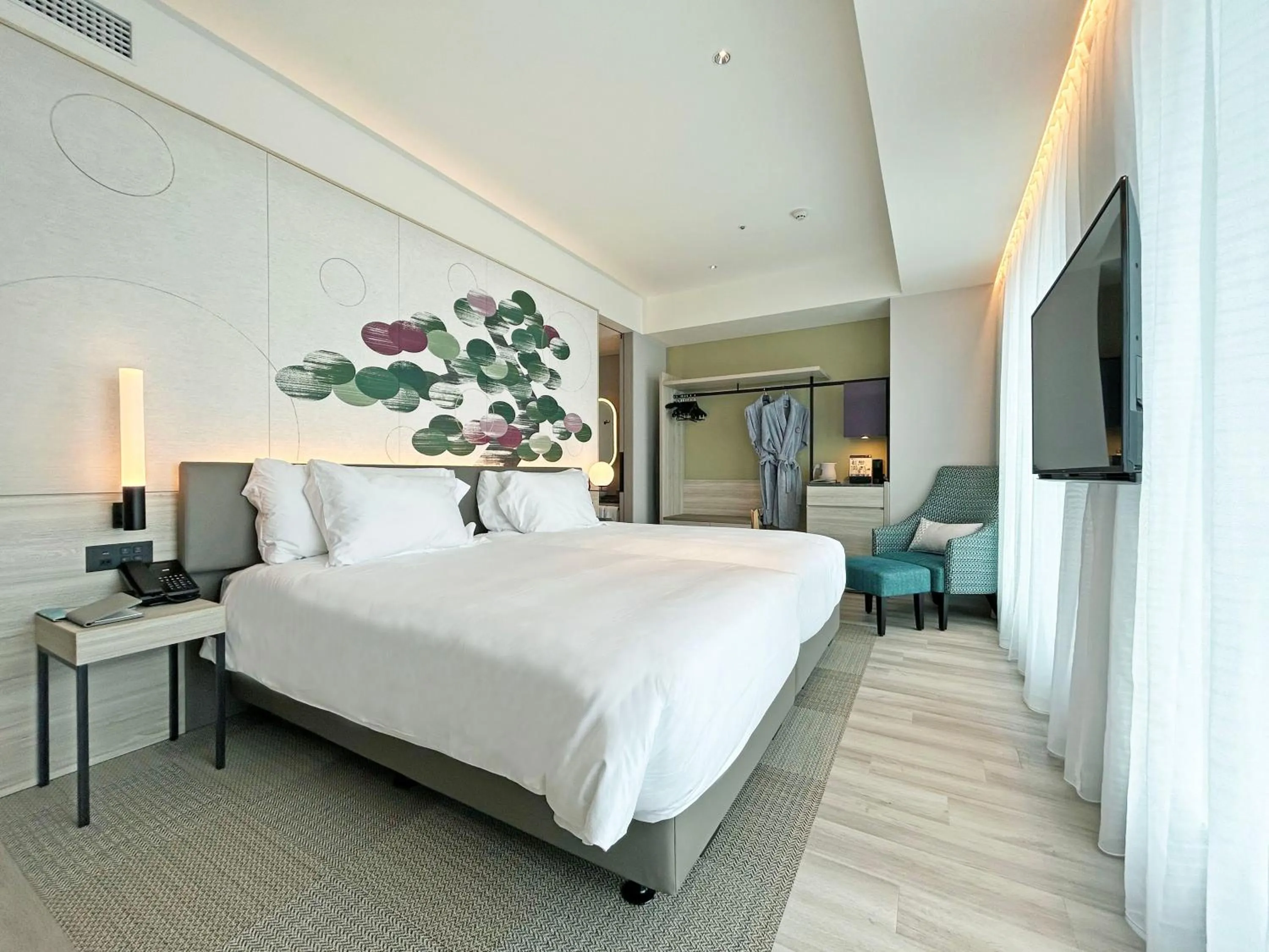 Bedroom, Bed in Centara Grand Hotel Osaka