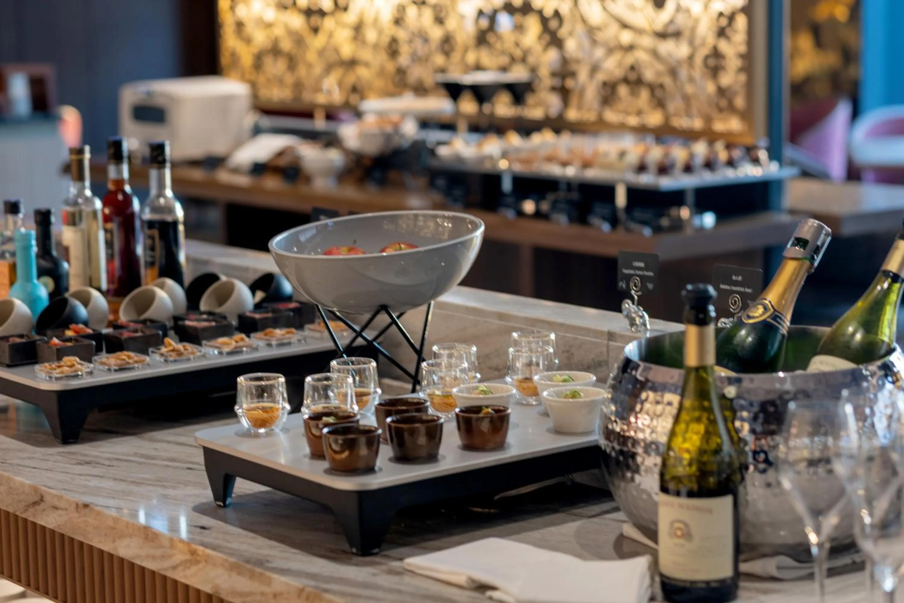 Lounge or bar in Centara Grand Hotel Osaka