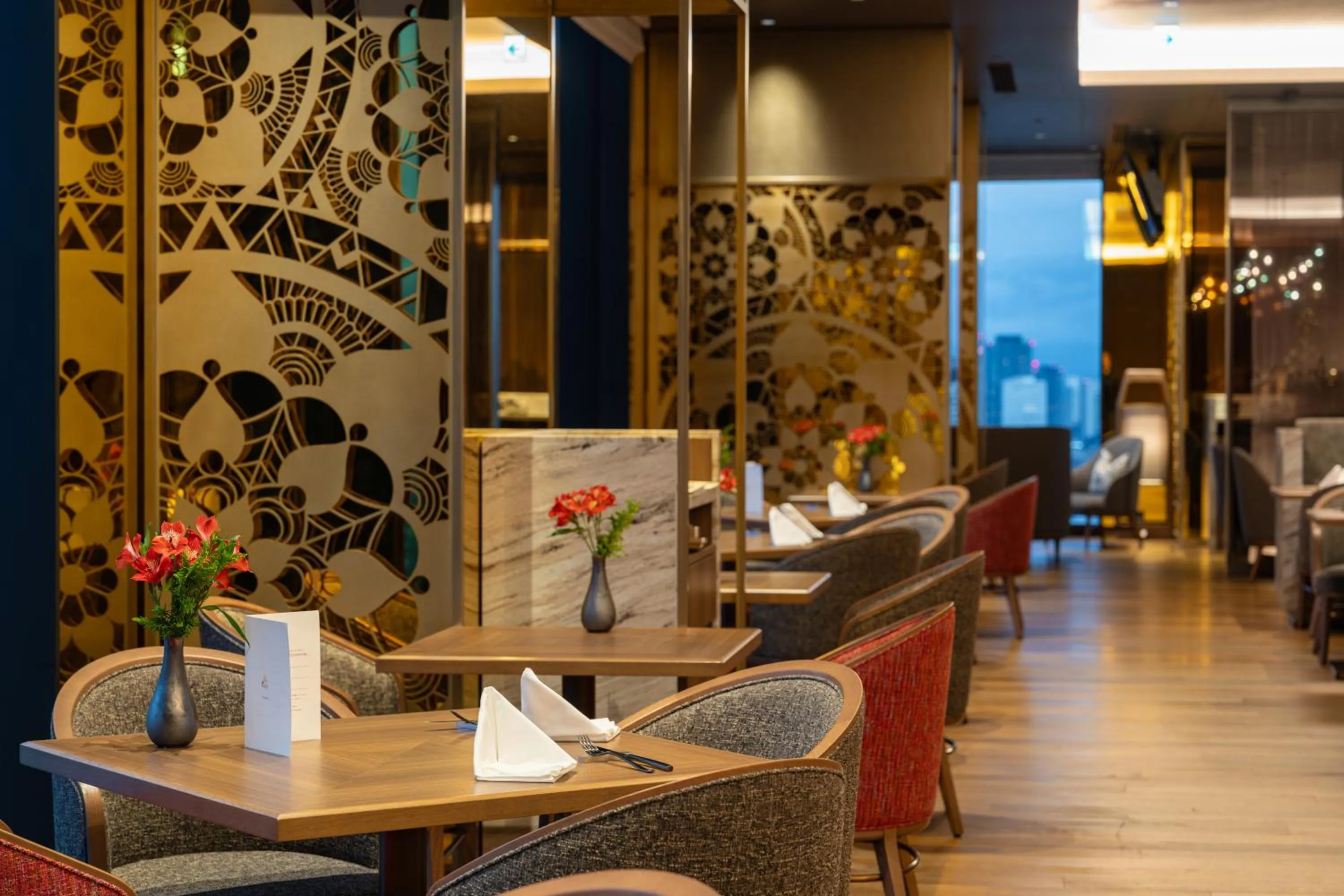 Lounge or bar in Centara Grand Hotel Osaka