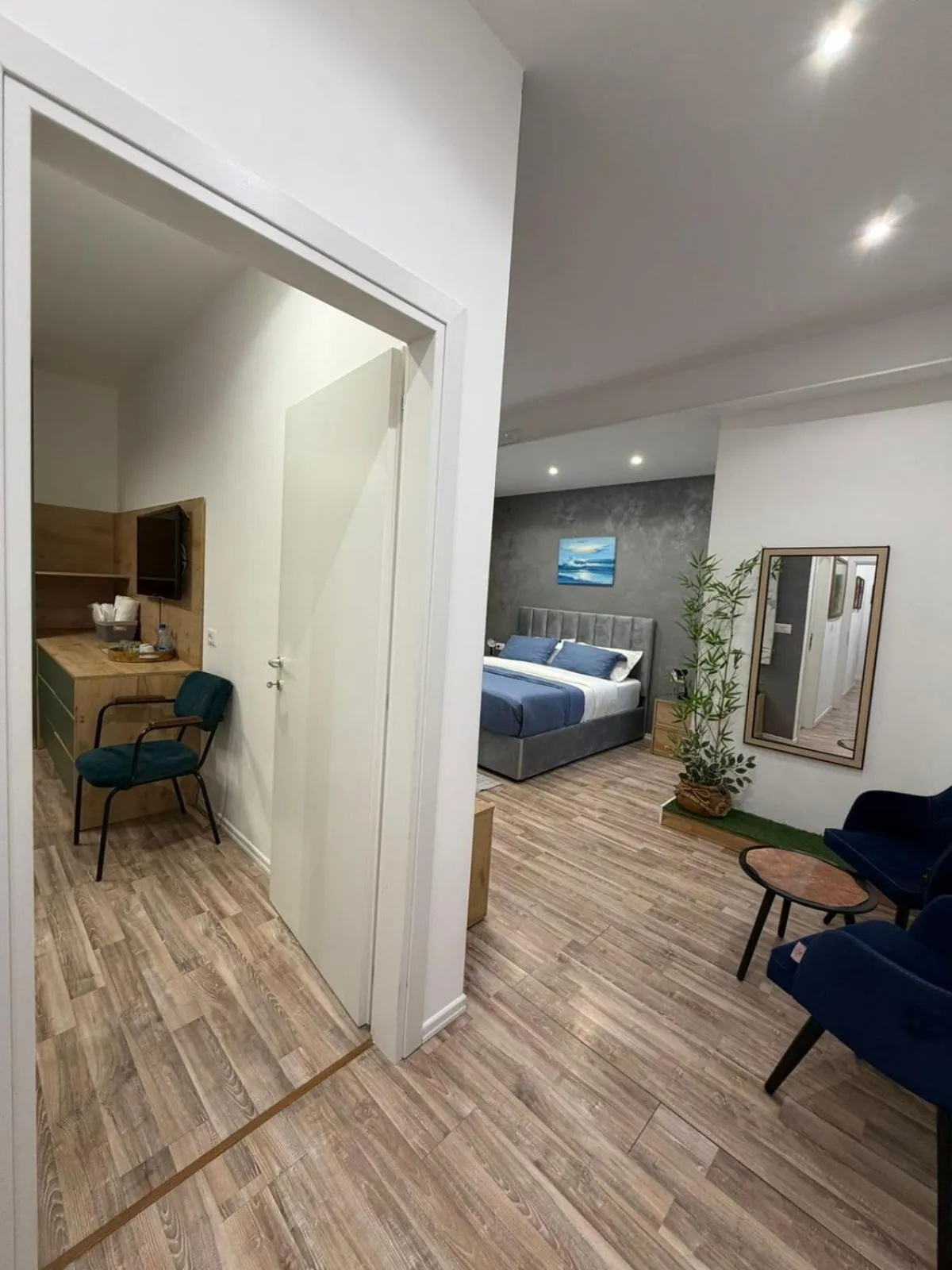 Photo of the whole room, Bed in Peaky Hotel