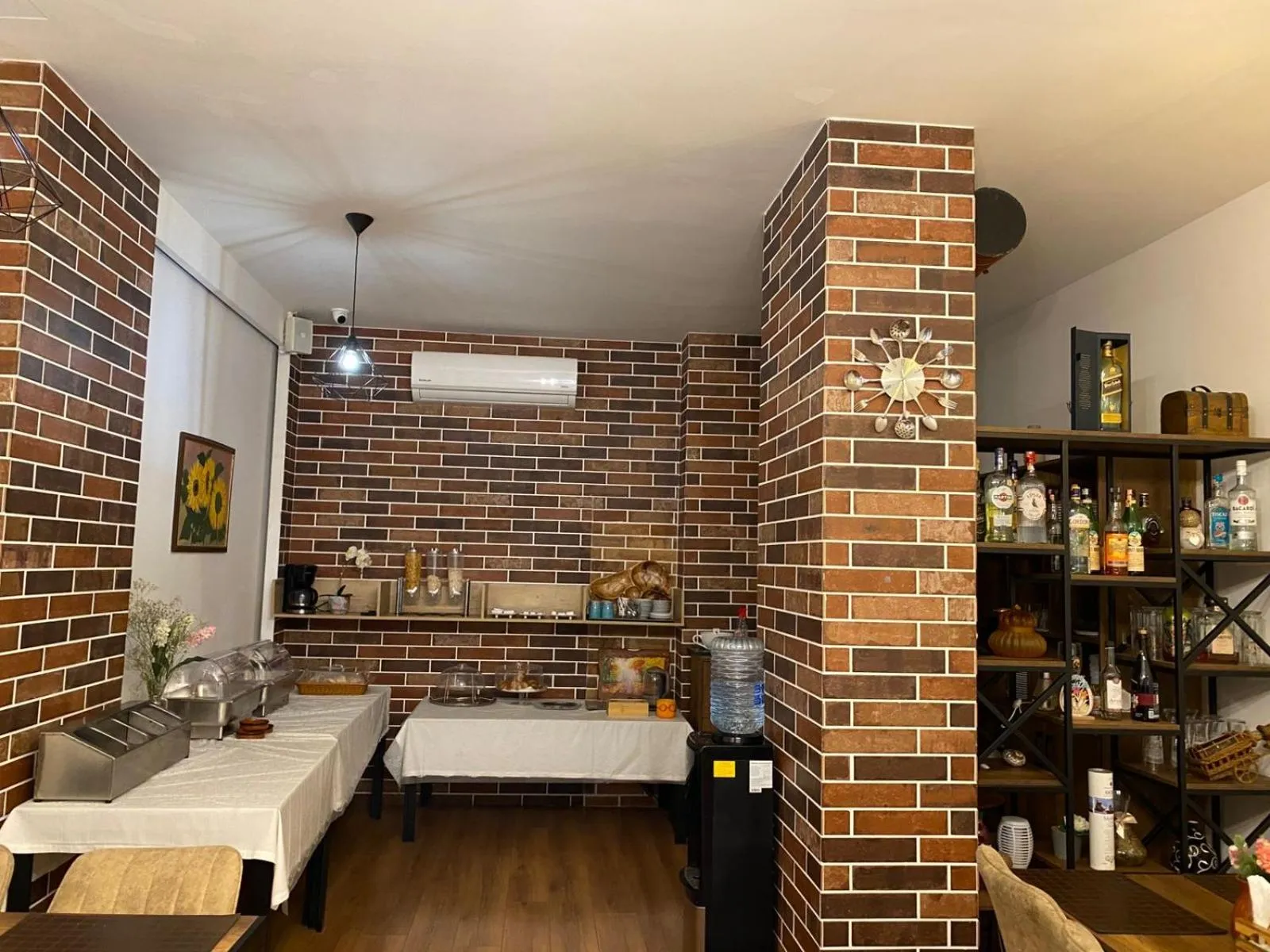 Breakfast in Peaky Hotel