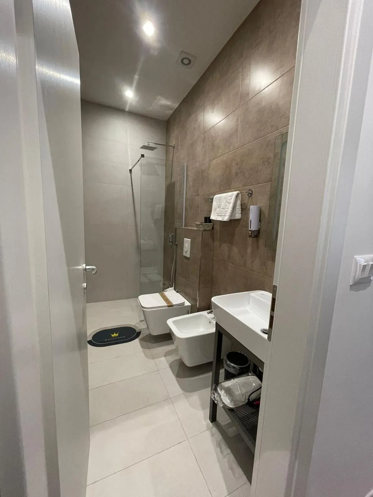 Toilet in Peaky Hotel