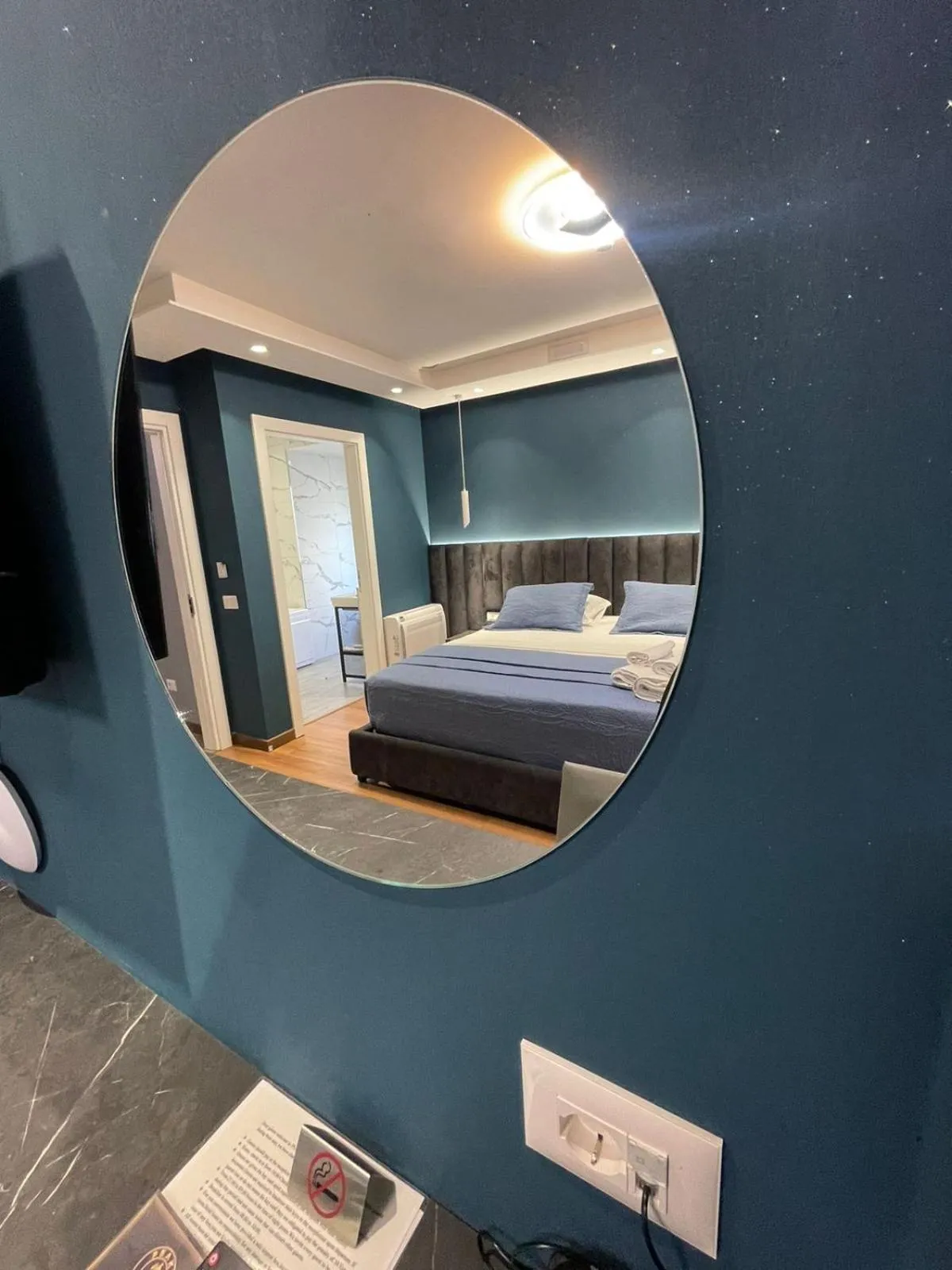 TV and multimedia, Bed in Peaky Hotel