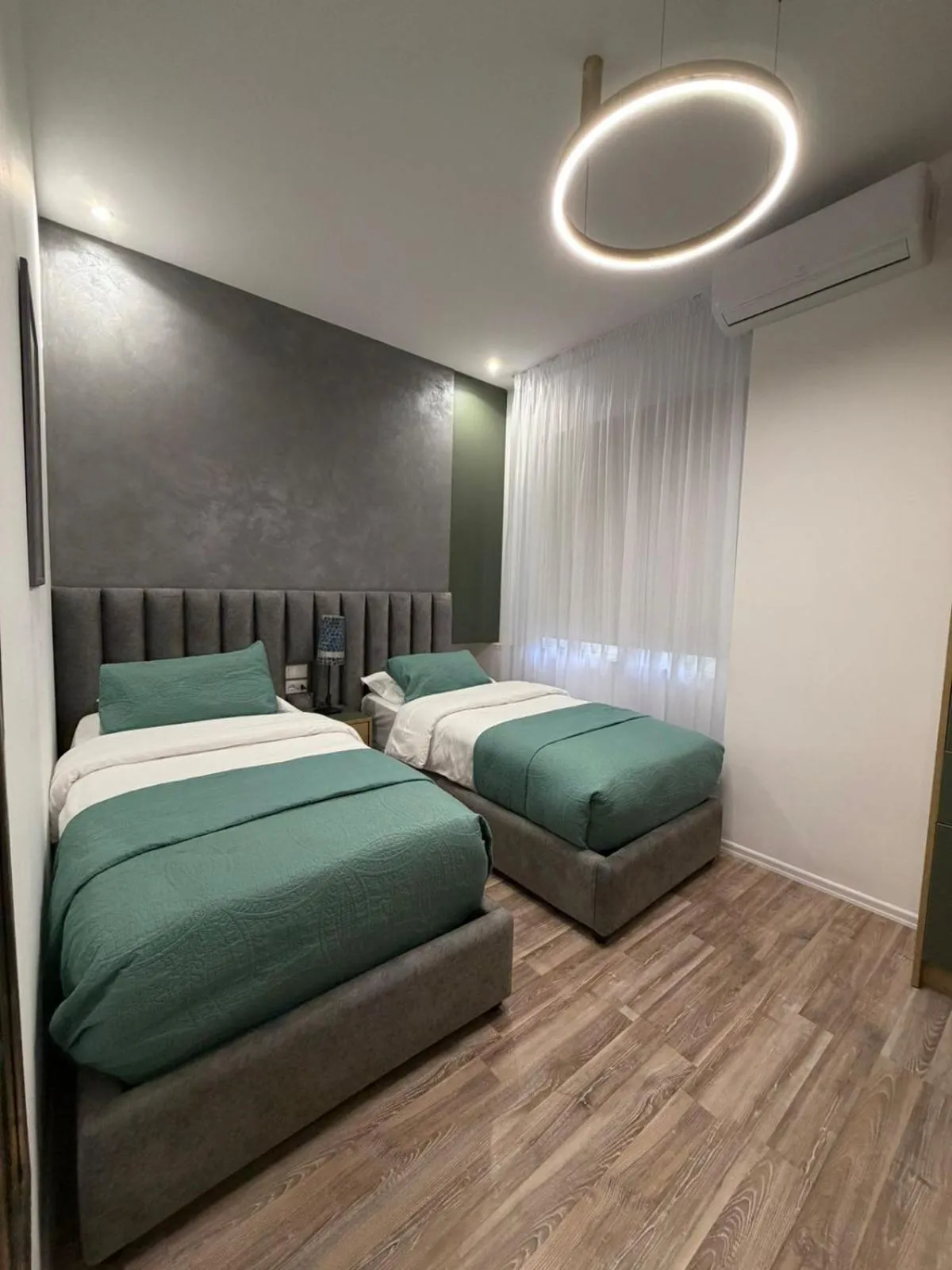 Bedroom, Bed in Peaky Hotel