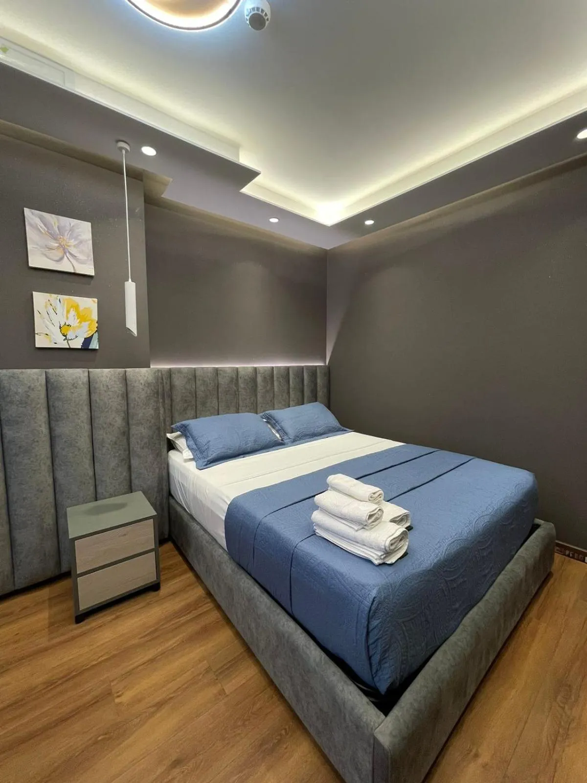 Bedroom, Bed in Peaky Hotel