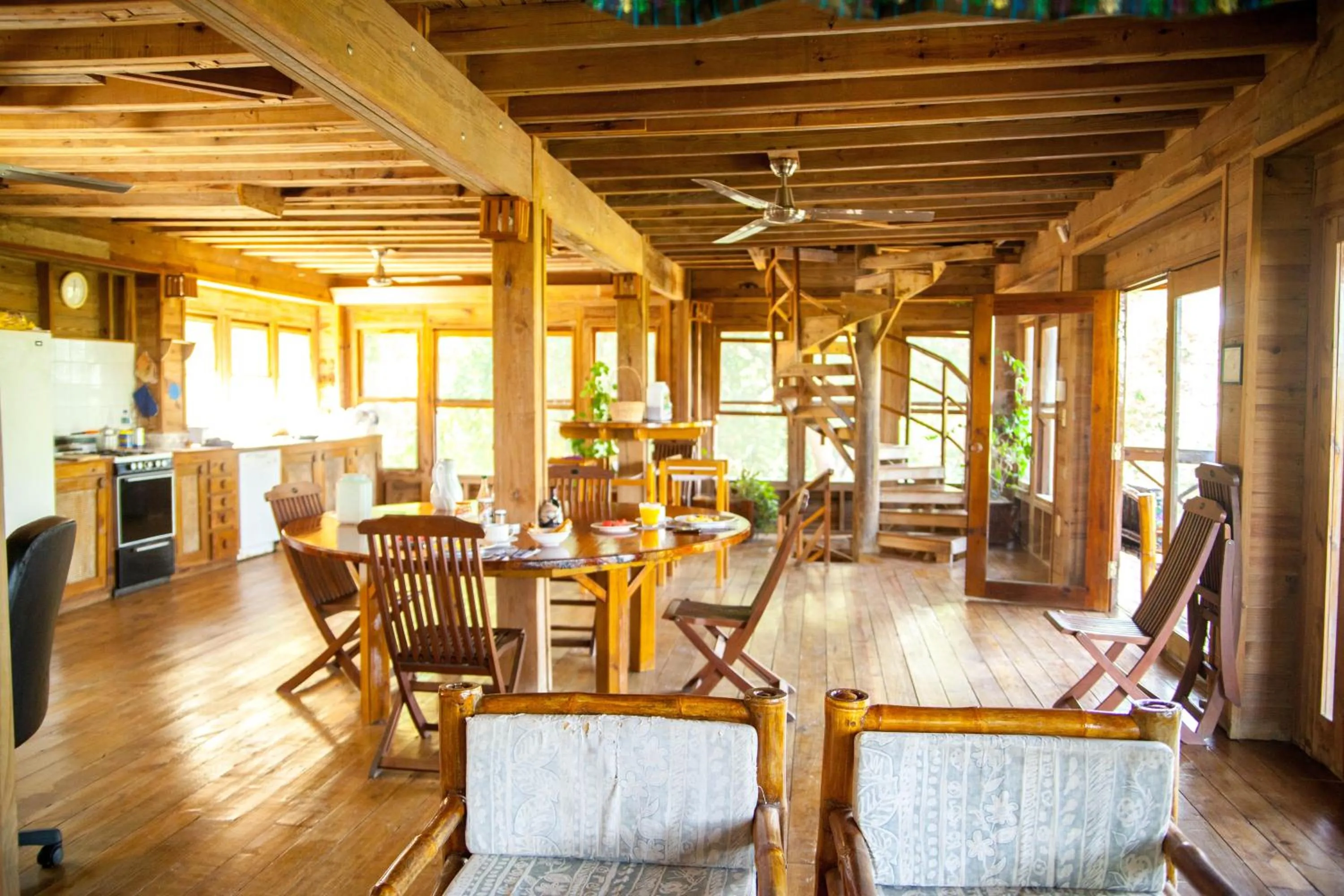 Communal lounge/ TV room in Roatan Bed & Breakfast Apartments