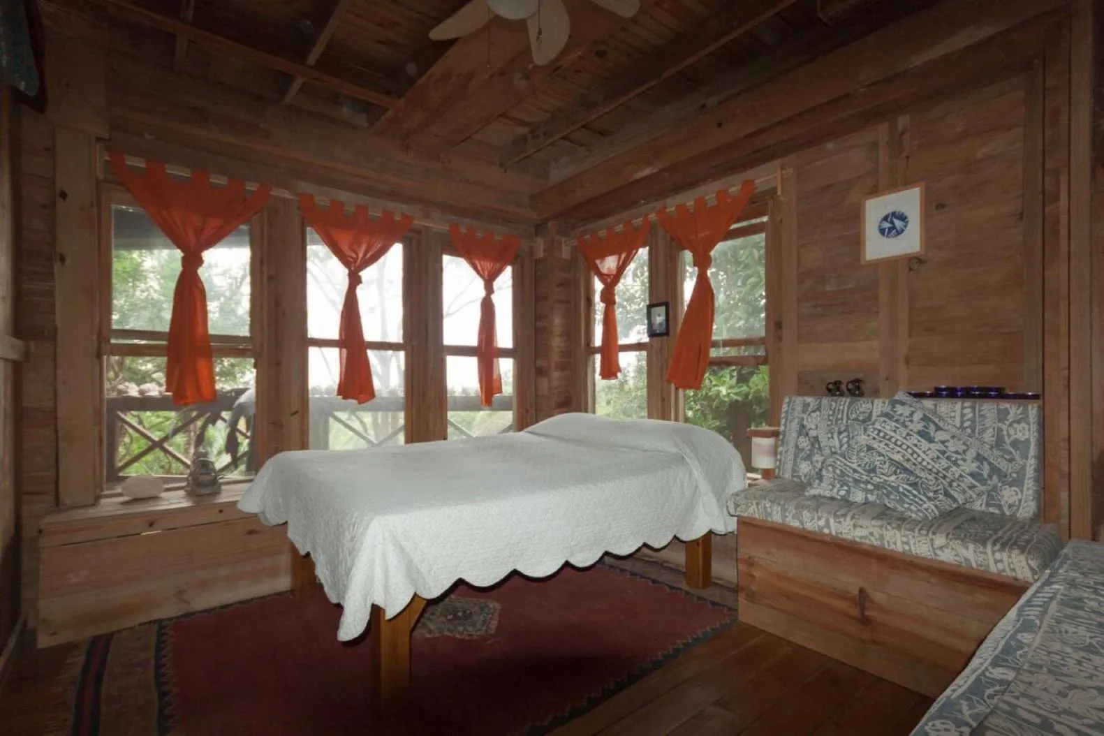 Photo of the whole room, Bed in Roatan Bed & Breakfast Apartments