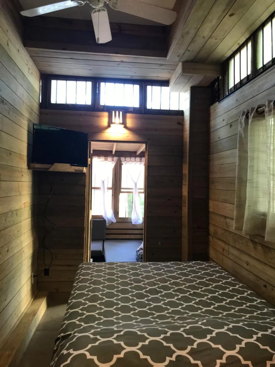 Photo of the whole room, Bed in Roatan Bed & Breakfast Apartments