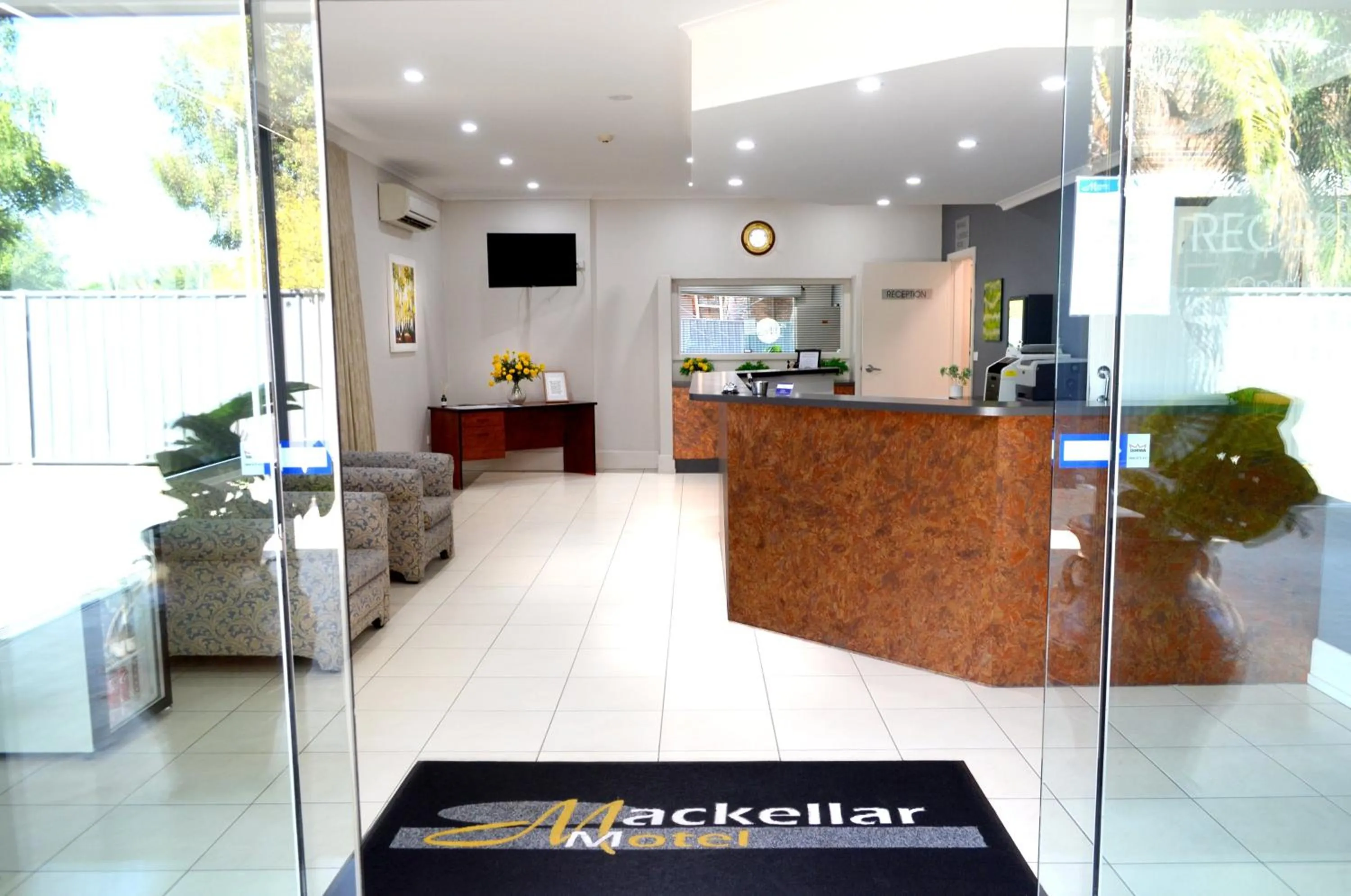 Lobby or reception in Mackellar Motel