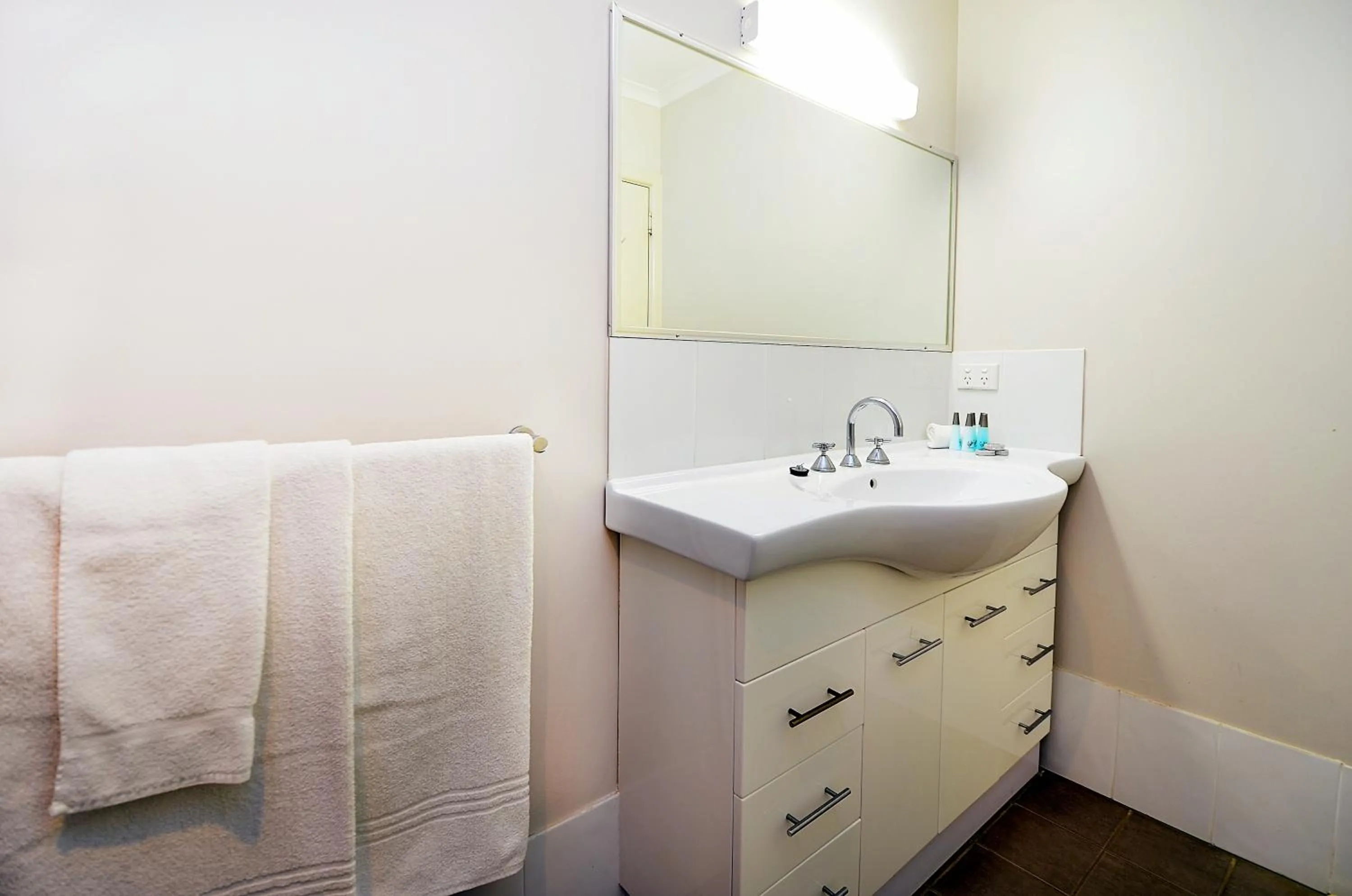 Bathroom in Mackellar Motel