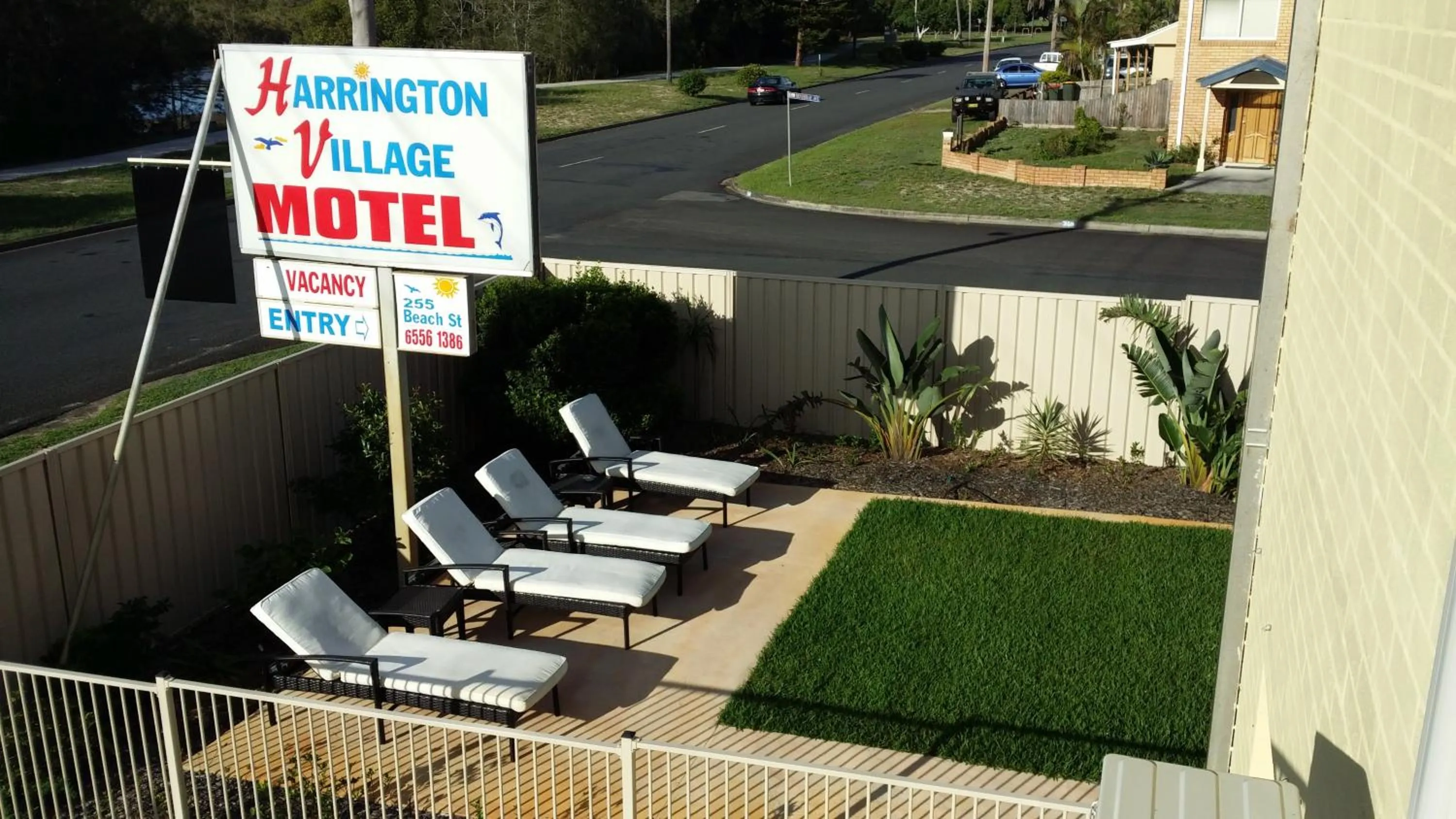 Facade/entrance in Harrington Village Motel