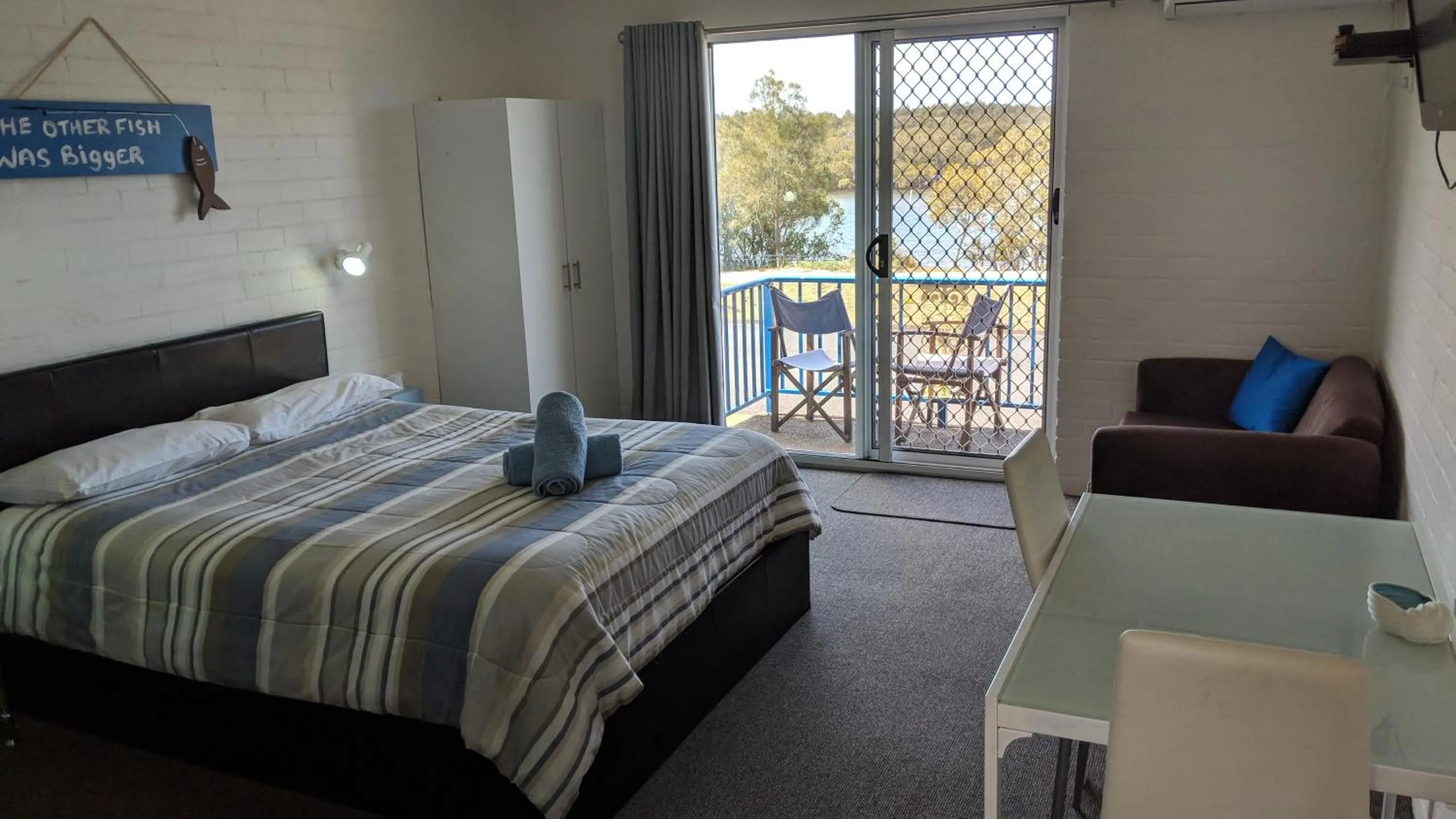 Photo of the whole room, Bed in Harrington Village Motel