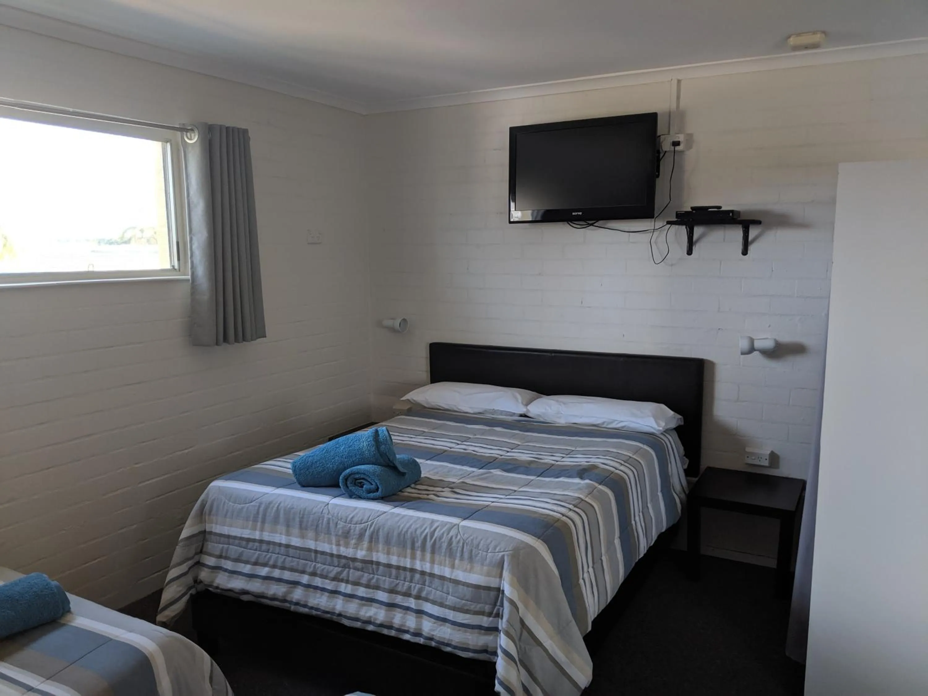 Bed in Harrington Village Motel