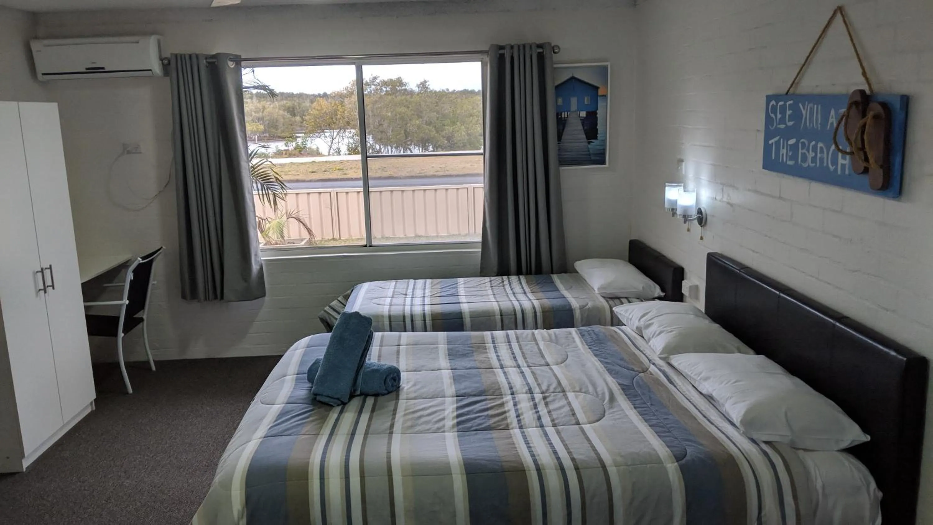 Bed in Harrington Village Motel