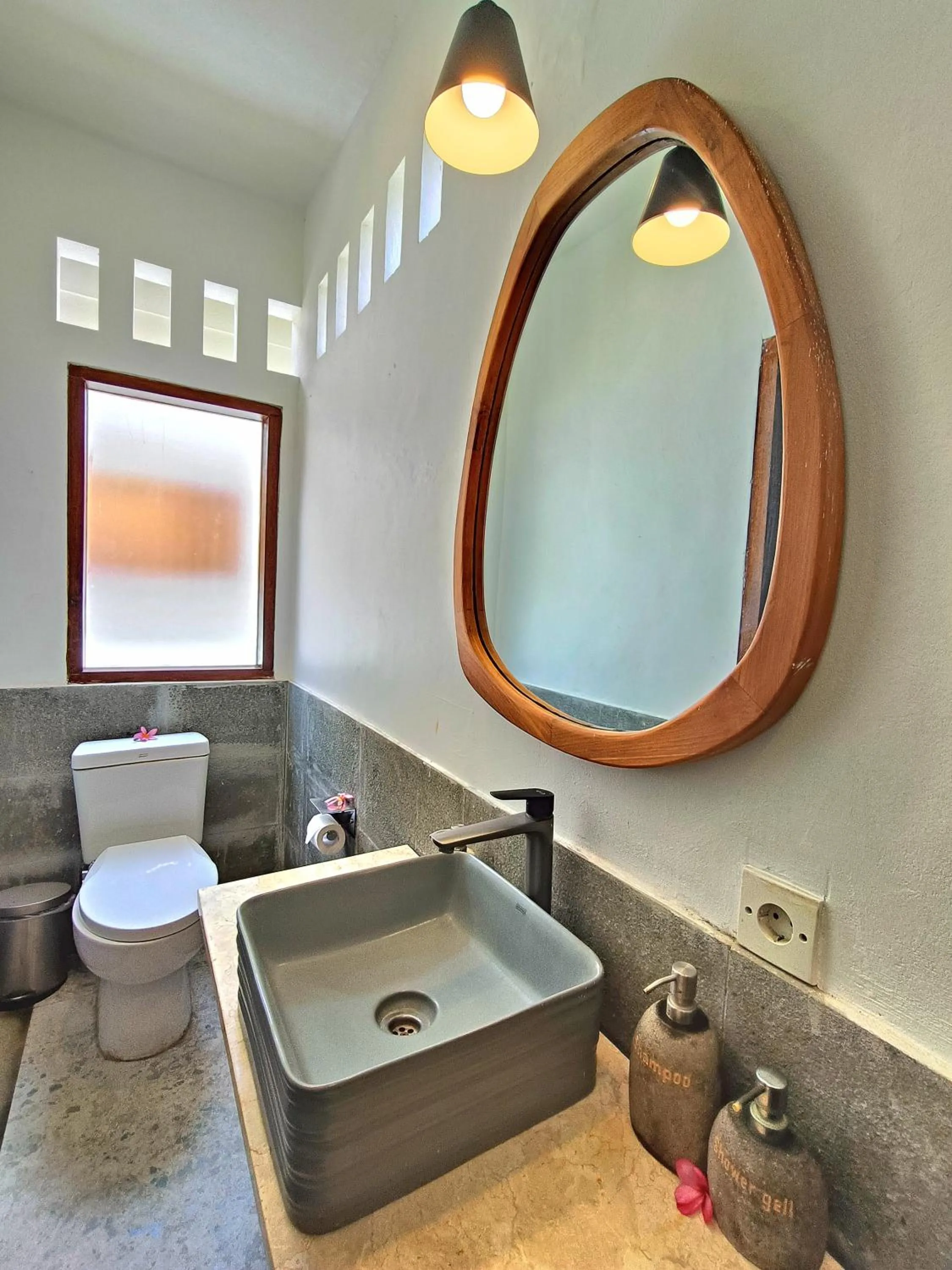 Toilet in Kies Villas Lombok