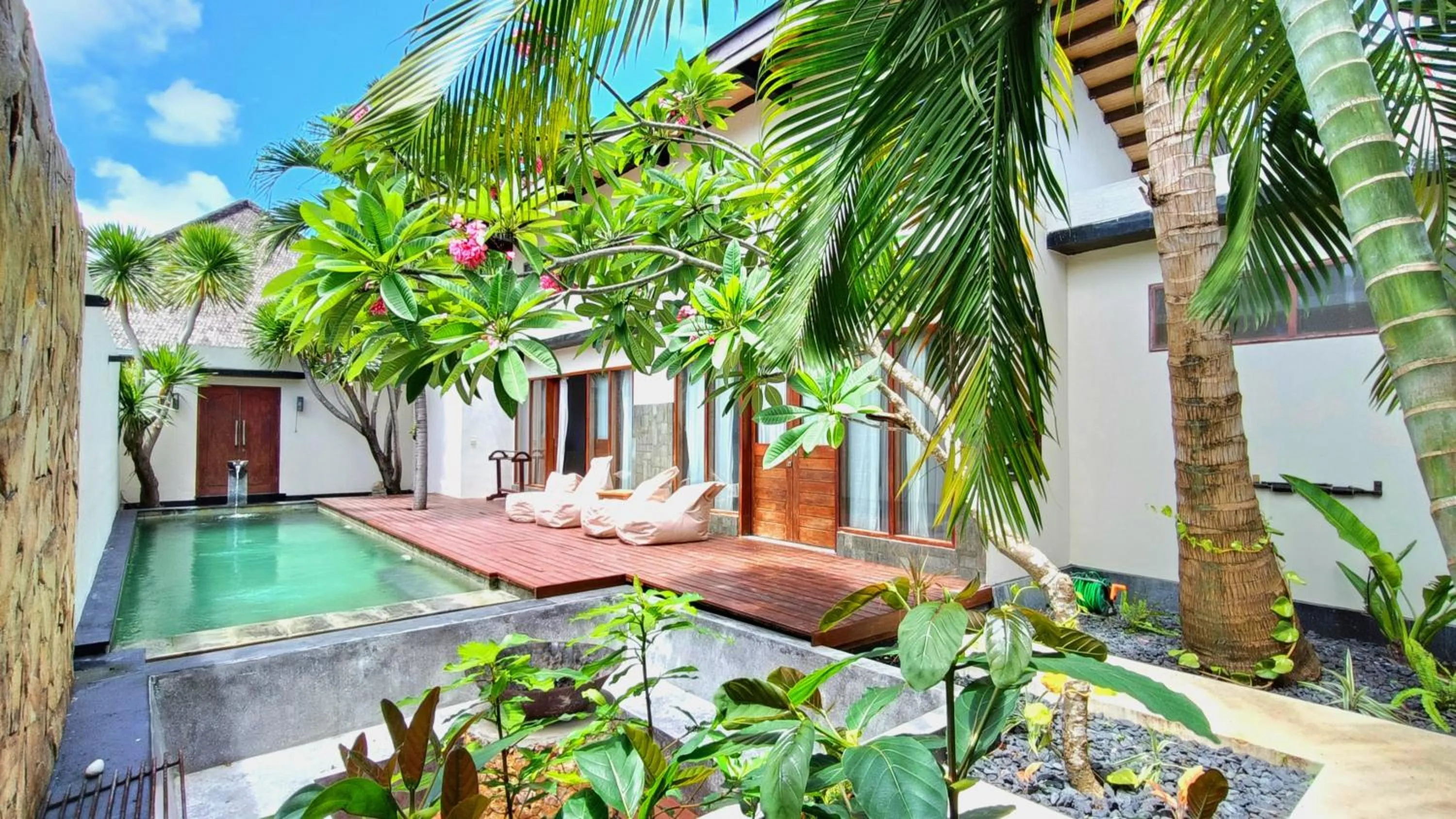 Swimming pool in Kies Villas Lombok