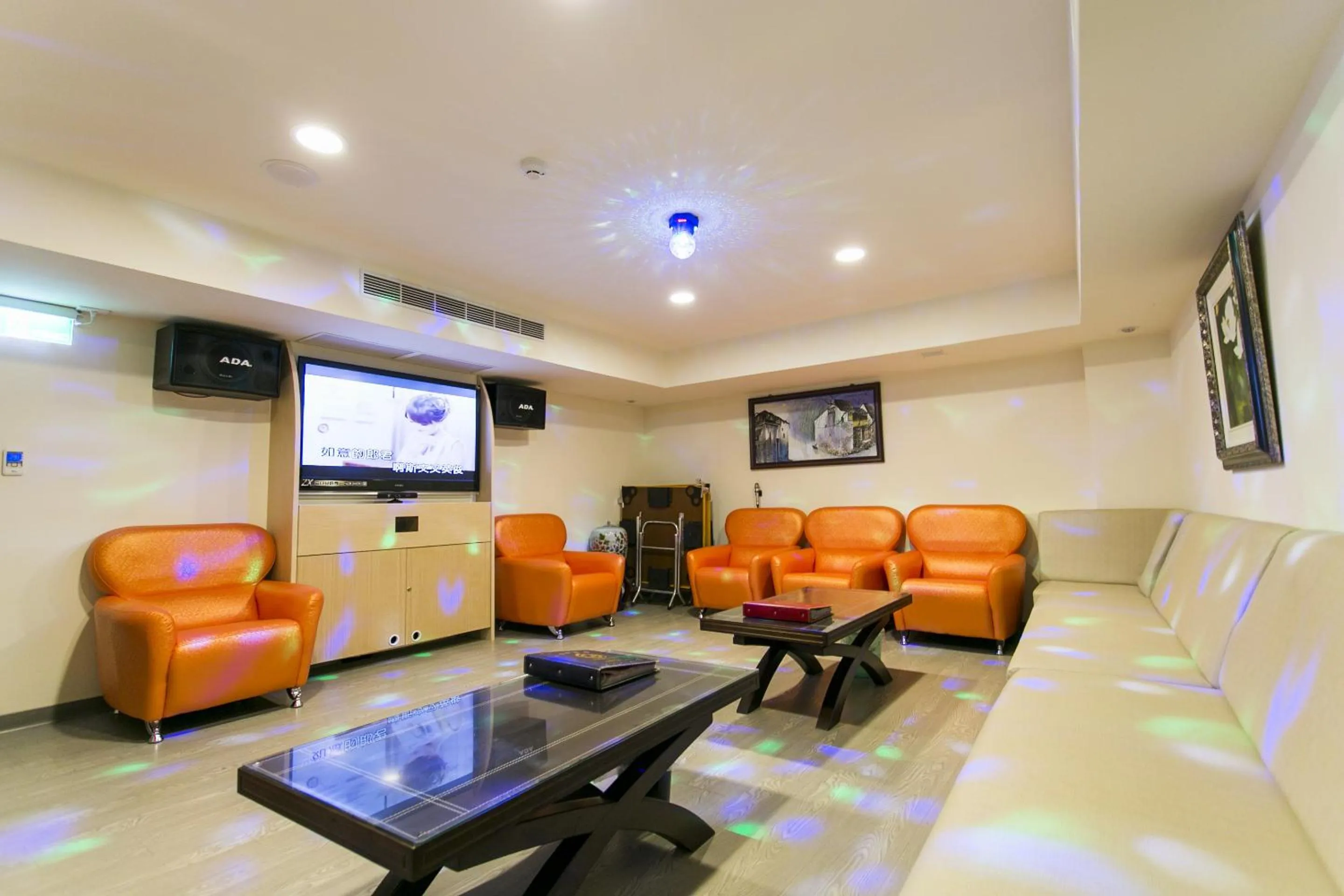 Karaoke in Clownfish Resort