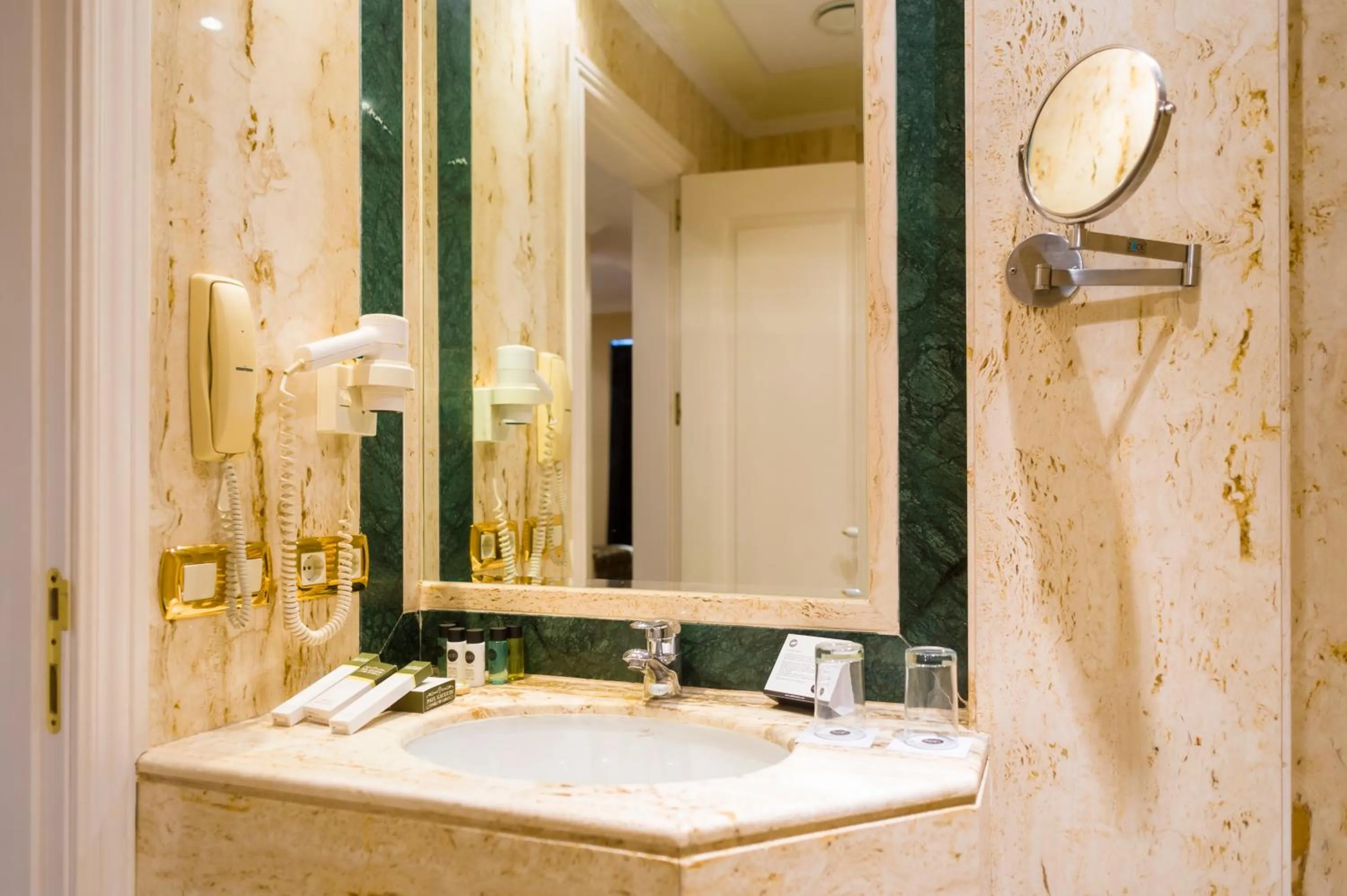 Bathroom in Soho Boutique Salamanca