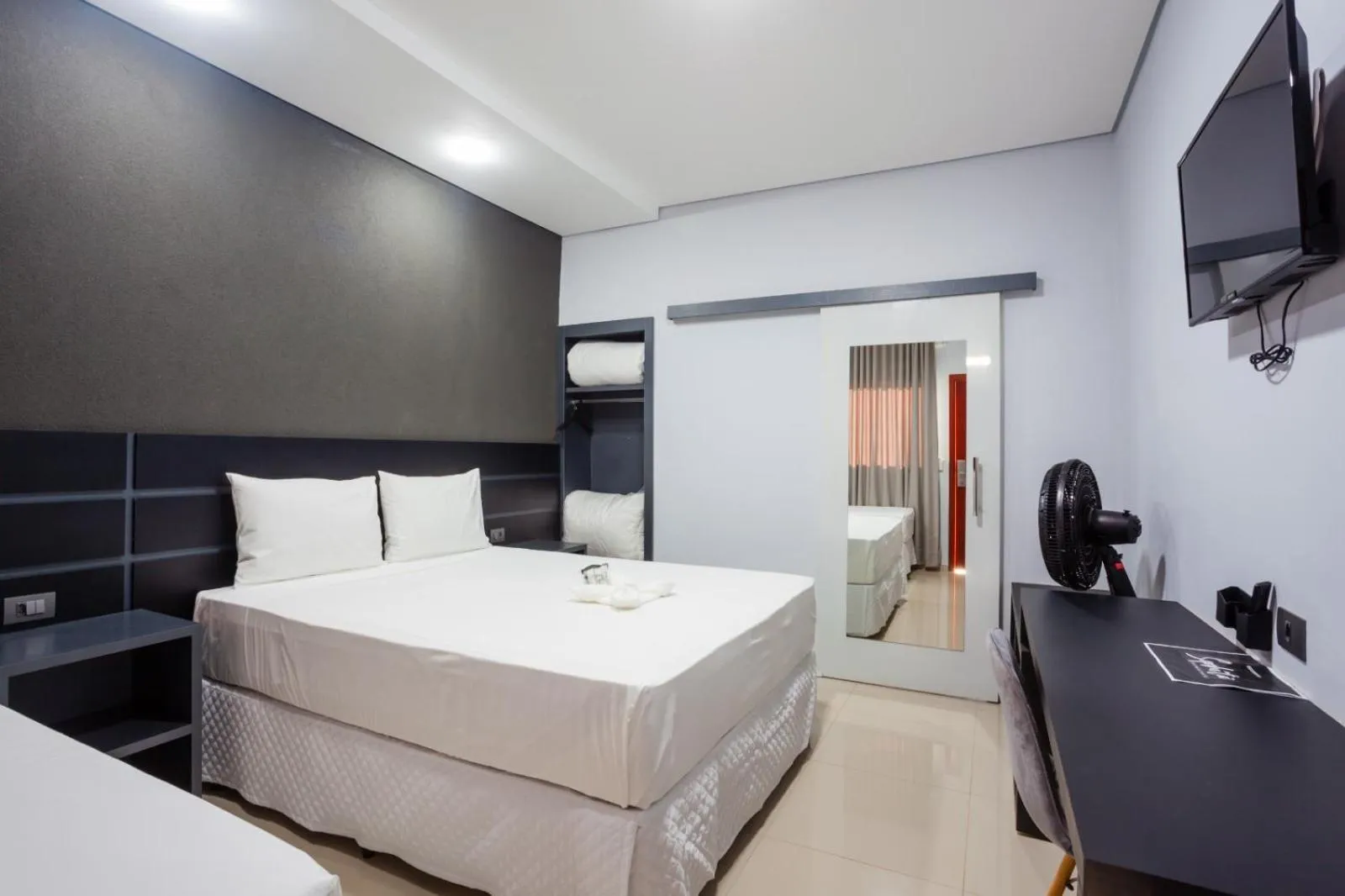 Bedroom, Bed in Sophita Business Hotel