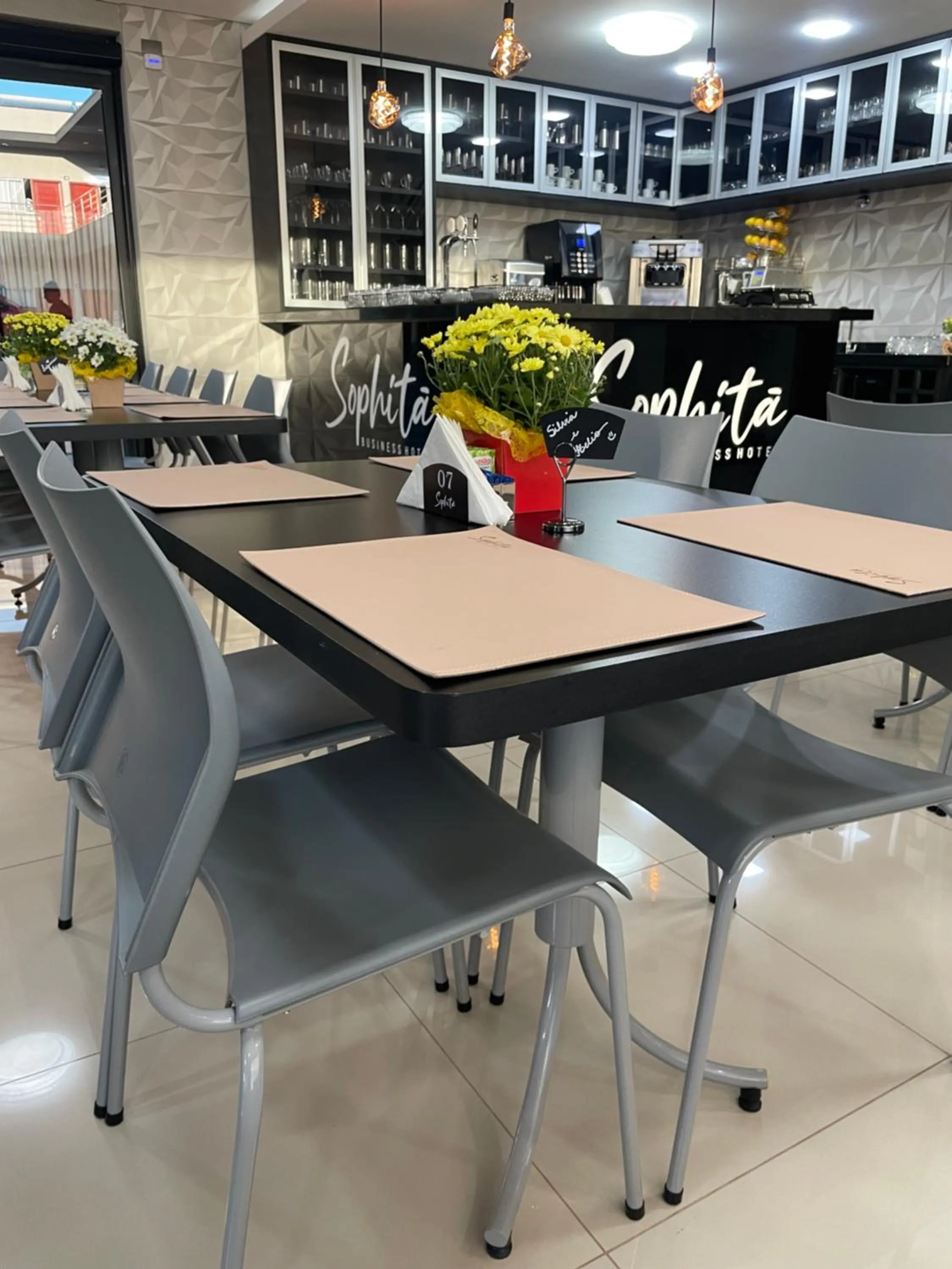 Restaurant/places to eat in Sophita Business Hotel