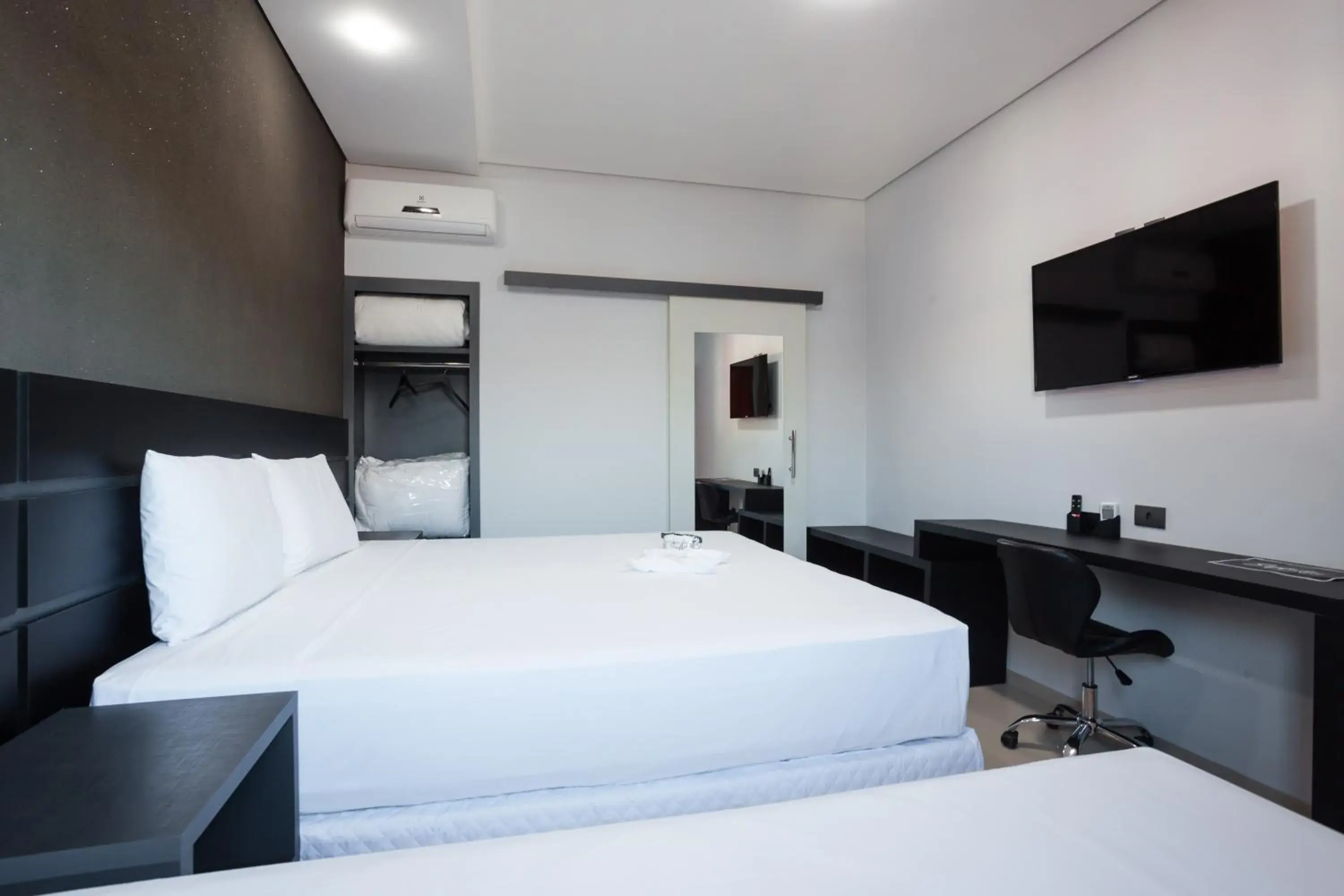 Luxury Triple Room - single occupancy in Sophita Business Hotel Luxury Triple Room - single occupancy in Sophita Business Hotel