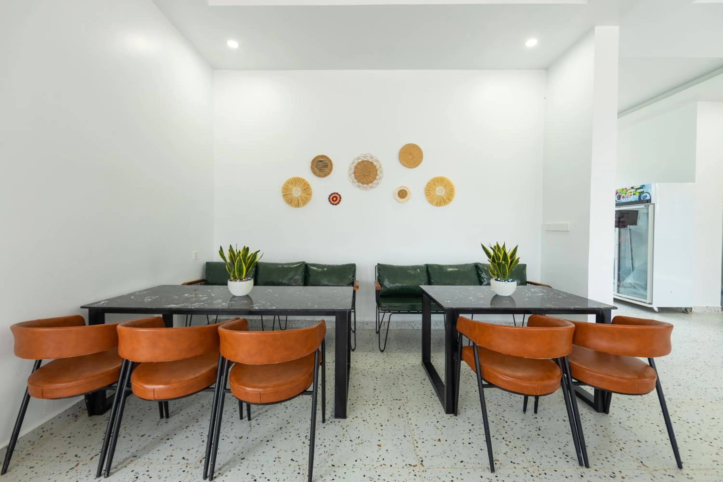 Restaurant/places to eat in SS Villa & Resort